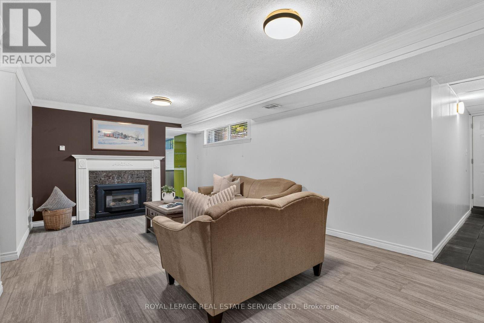 












4 PRINCE GEORGE DRIVE

,
Toronto,




Ontario
M9A1X8

