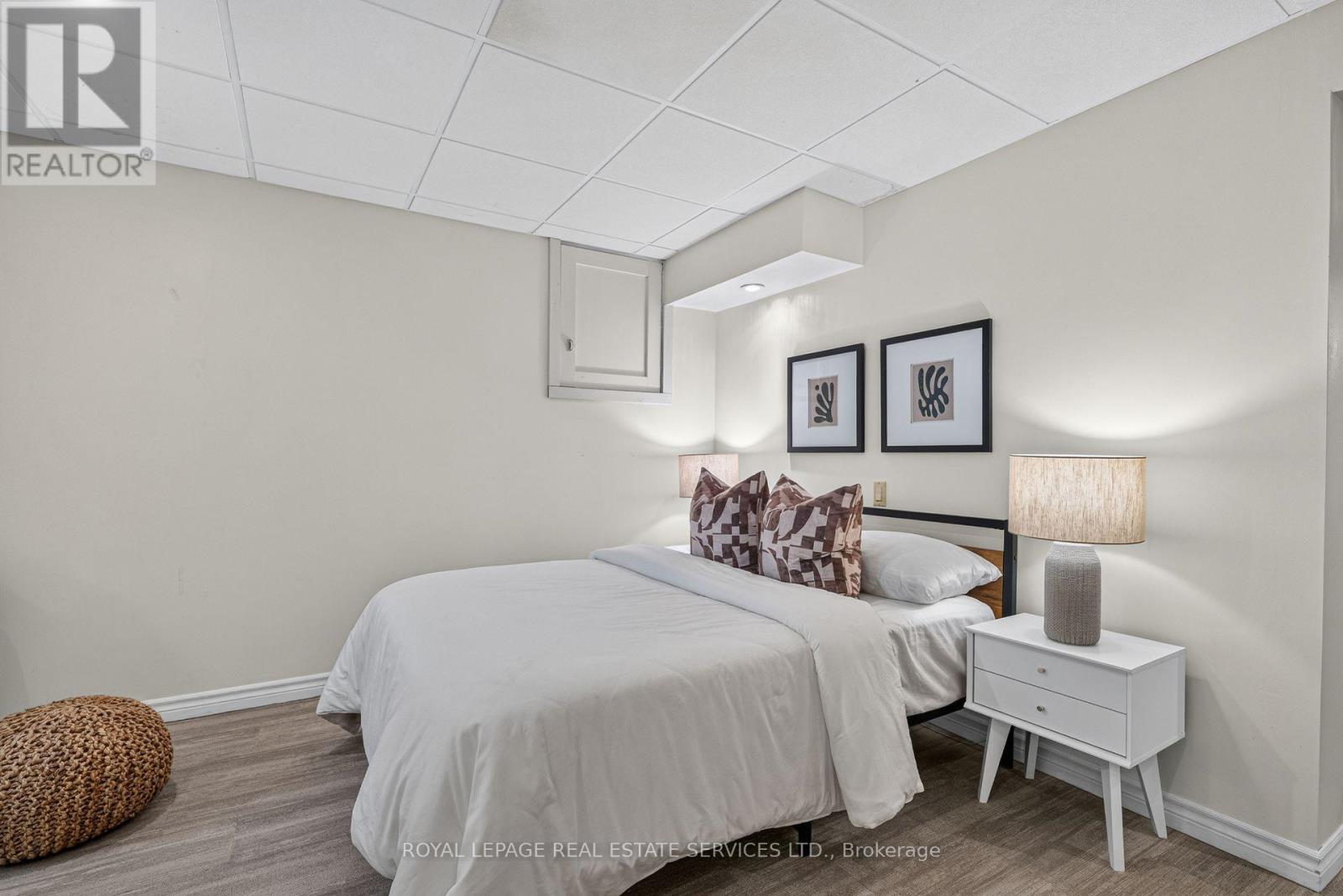 












4 PRINCE GEORGE DRIVE

,
Toronto,




Ontario
M9A1X8

