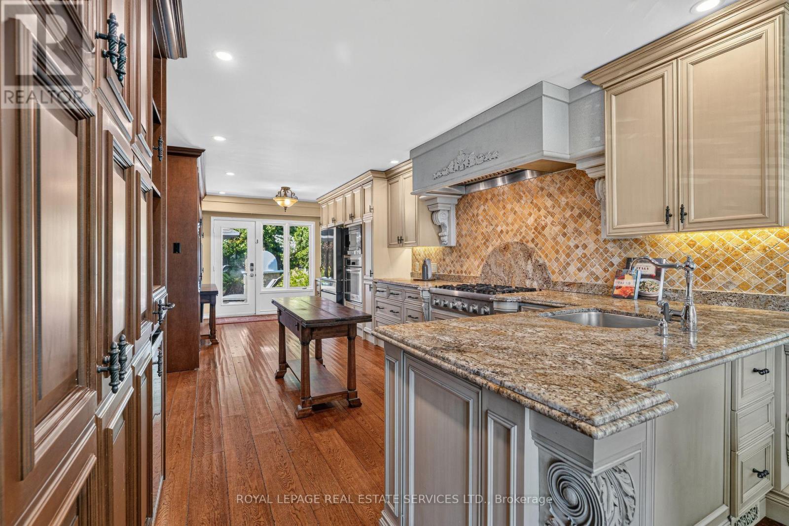 












4 PRINCE GEORGE DRIVE

,
Toronto,




Ontario
M9A1X8

