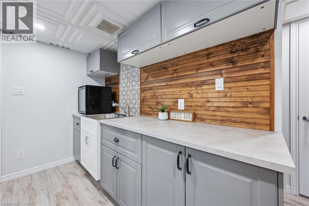 












98 KAY Crescent

,
Fergus,




Ontario
N1M0G2

