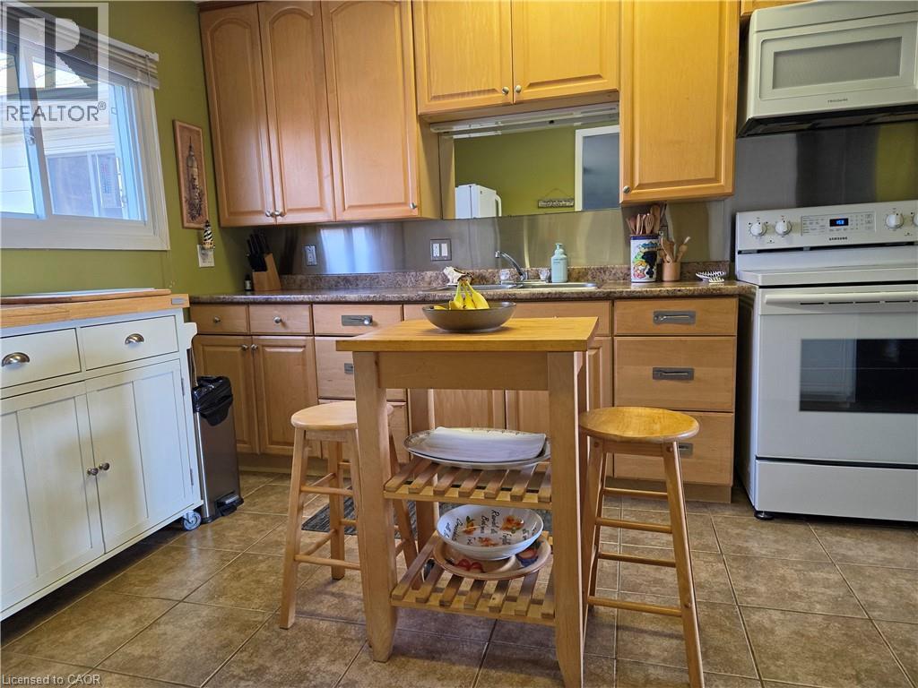 












108 NEW LAKESHORE Road

,
Port Dover,




Ontario
N0A1N8

