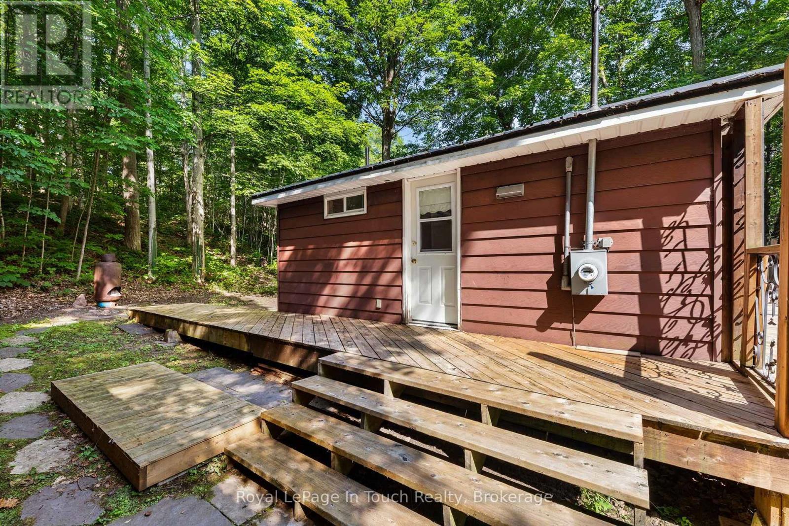 












1558 CHAMPLAIN ROAD

,
Tiny,




Ontario
L9M0C1

