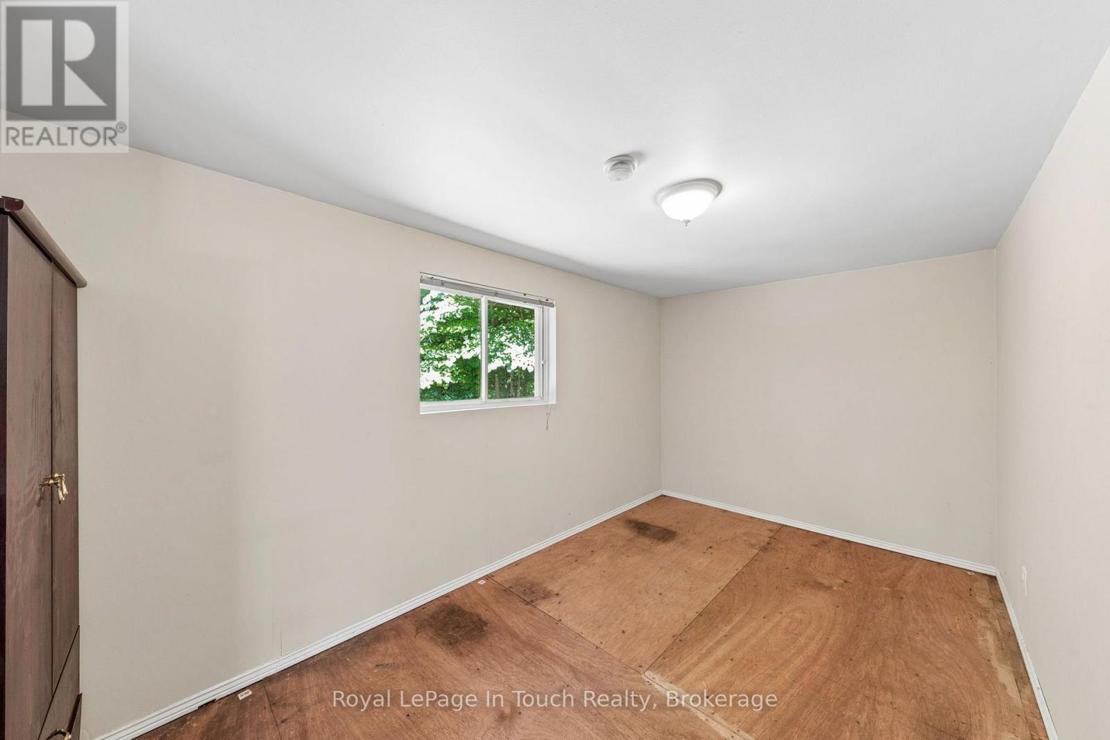 












1558 CHAMPLAIN ROAD

,
Tiny,




Ontario
L9M0C1

