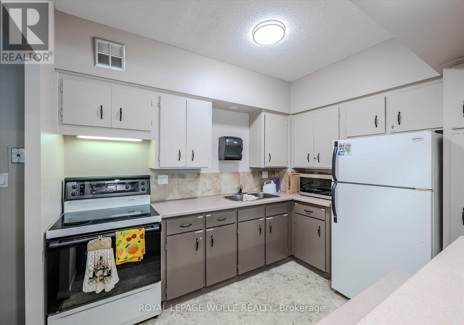 












PH2 - 260 SHELDON AVENUE N

,
Kitchener,




Ontario
N2H6P2

