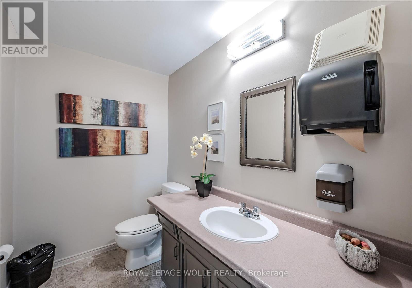 












PH2 - 260 SHELDON AVENUE N

,
Kitchener,




Ontario
N2H6P2

