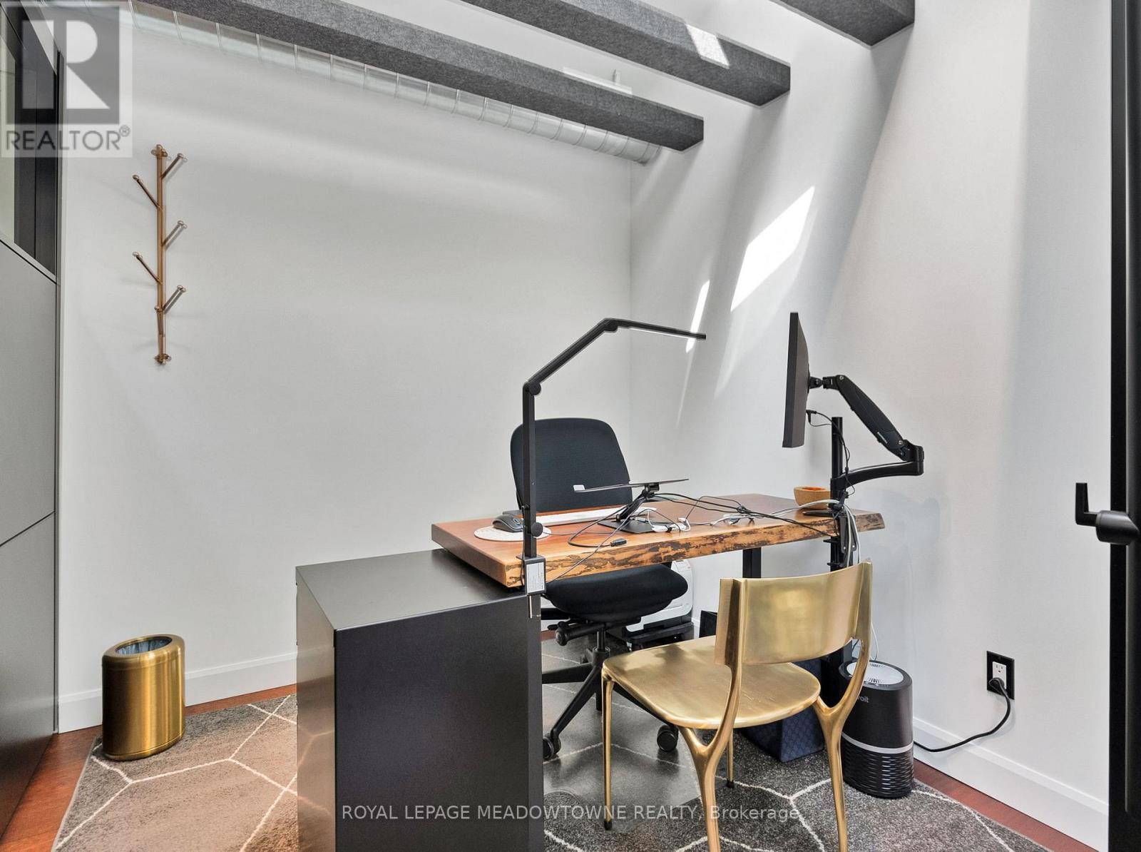 












544 RICHMOND STREET W

,
Toronto,




Ontario
M5V1Y4

