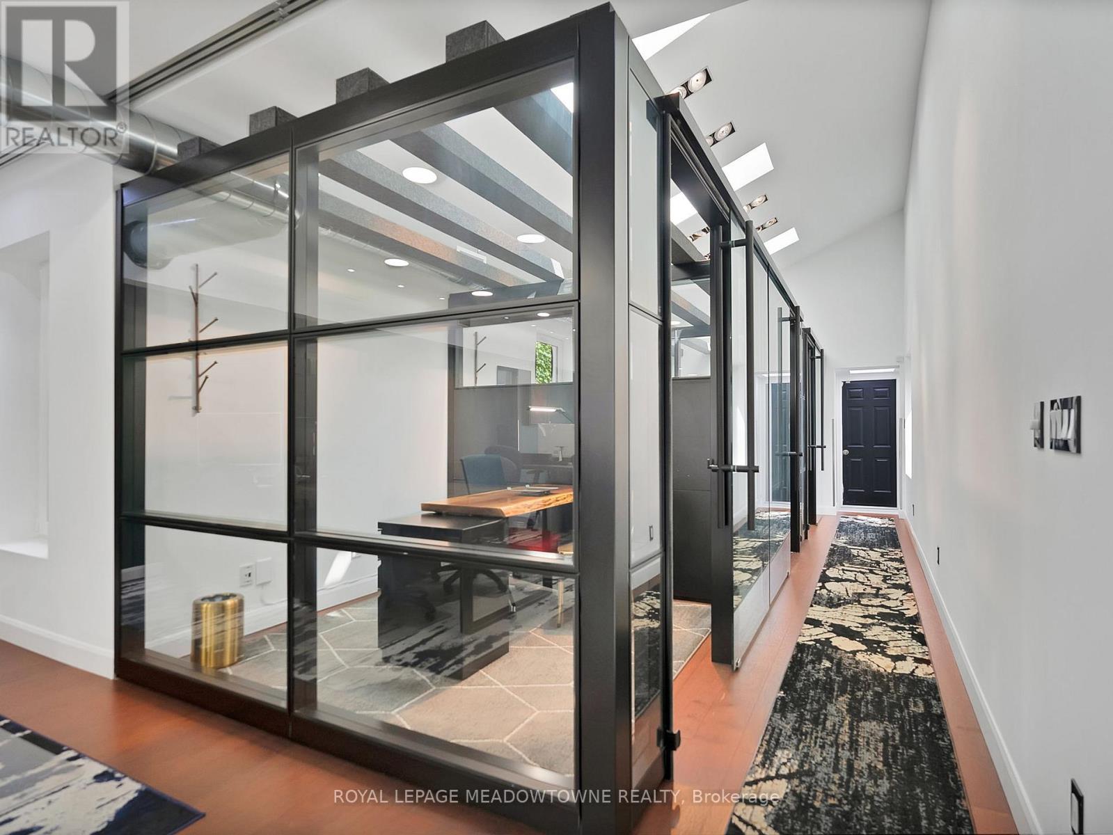 












544 RICHMOND STREET W

,
Toronto,




Ontario
M5V1Y4

