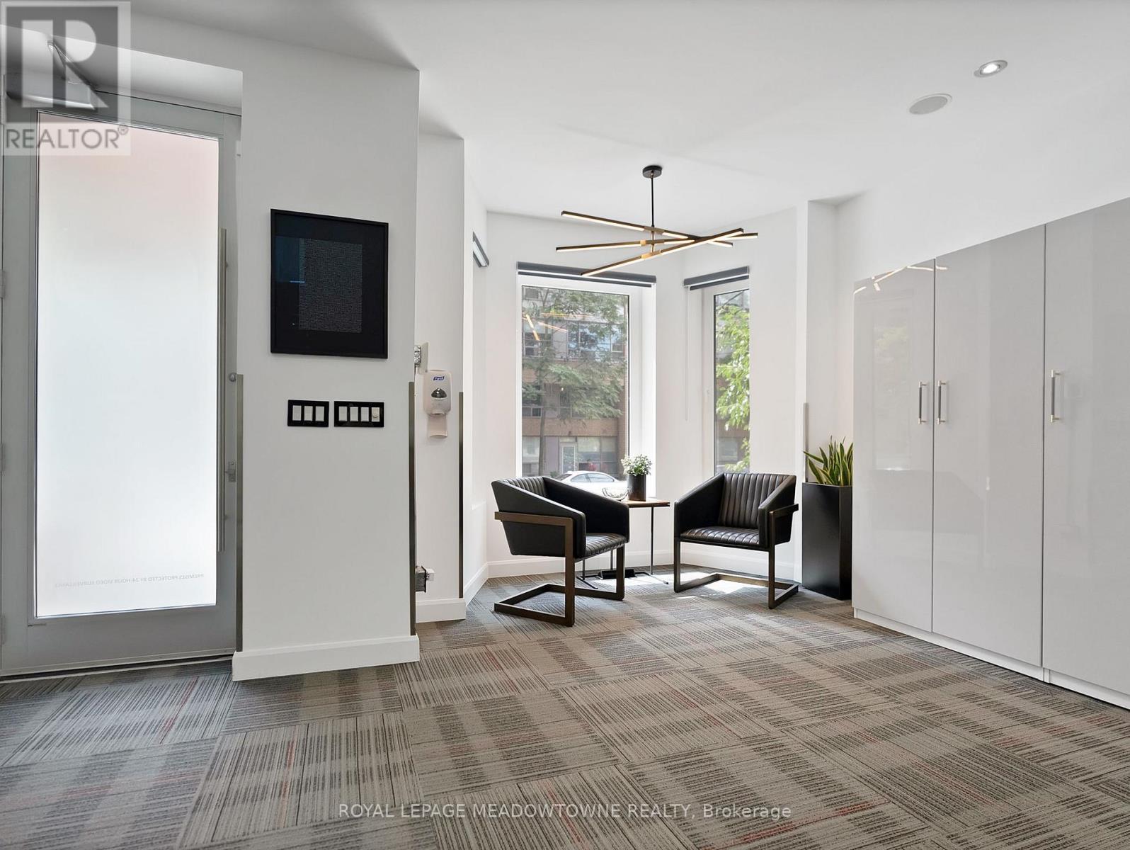 












544 RICHMOND STREET W

,
Toronto,




Ontario
M5V1Y4


