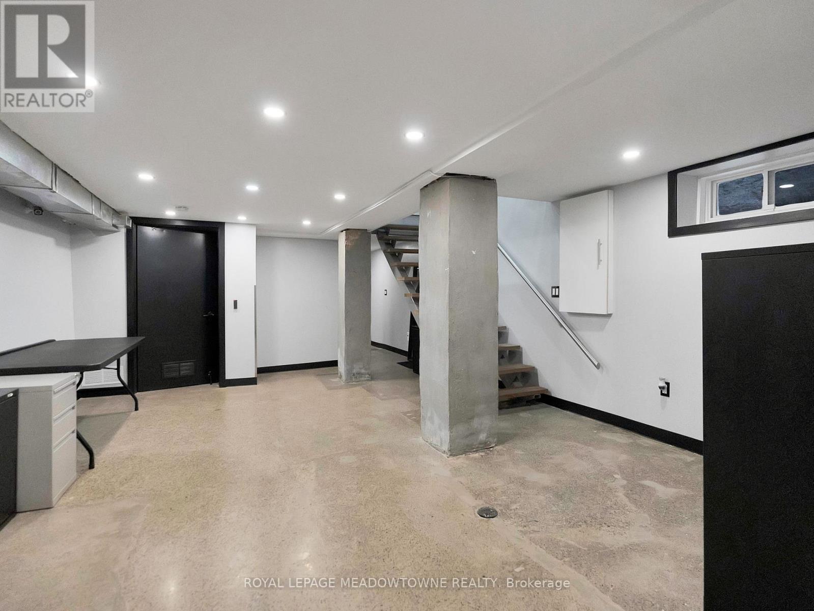 












544 RICHMOND STREET W

,
Toronto,




Ontario
M5V1Y4

