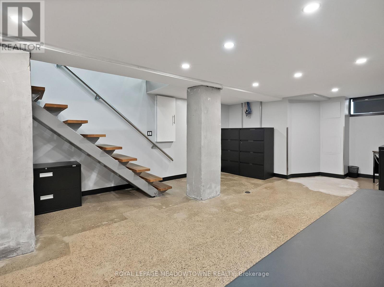 












544 RICHMOND STREET W

,
Toronto,




Ontario
M5V1Y4

