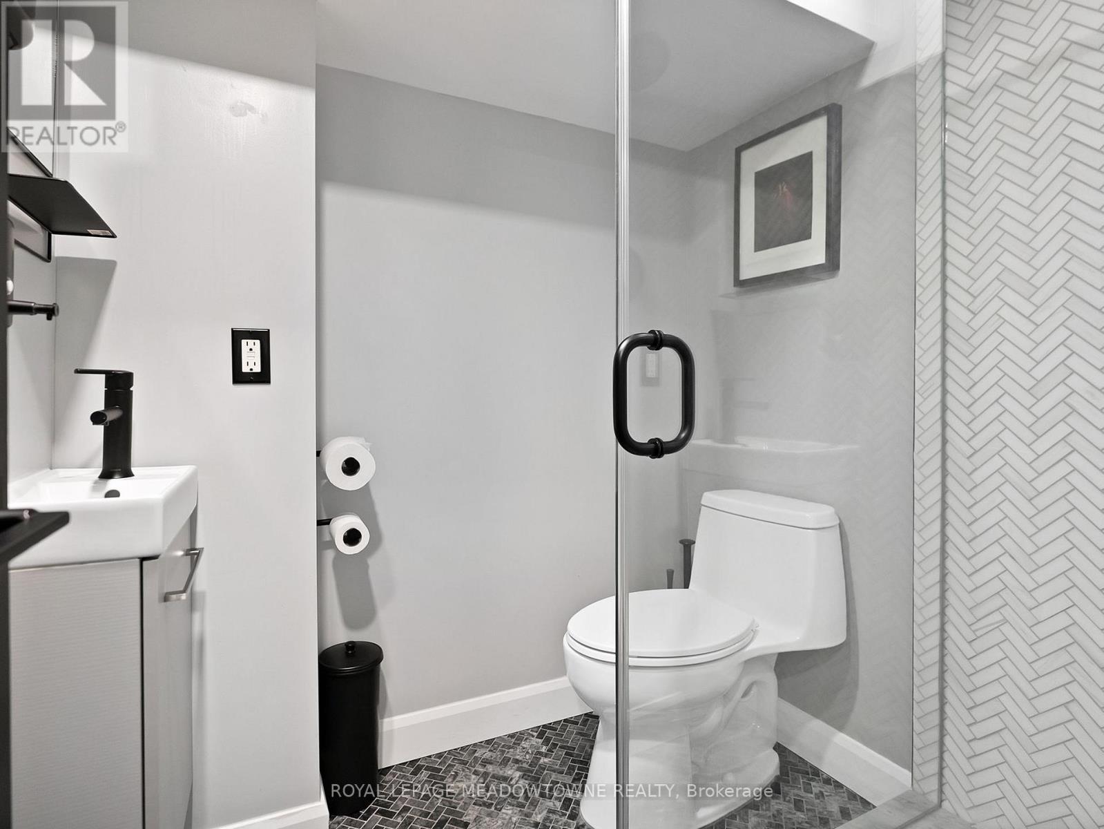 












544 RICHMOND STREET W

,
Toronto,




Ontario
M5V1Y4

