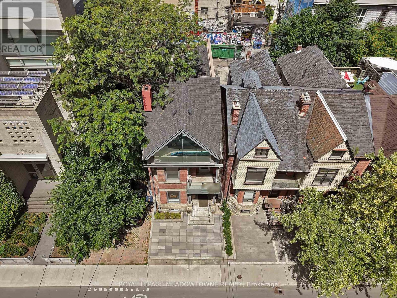 












544 RICHMOND STREET W

,
Toronto,




Ontario
M5V1Y4

