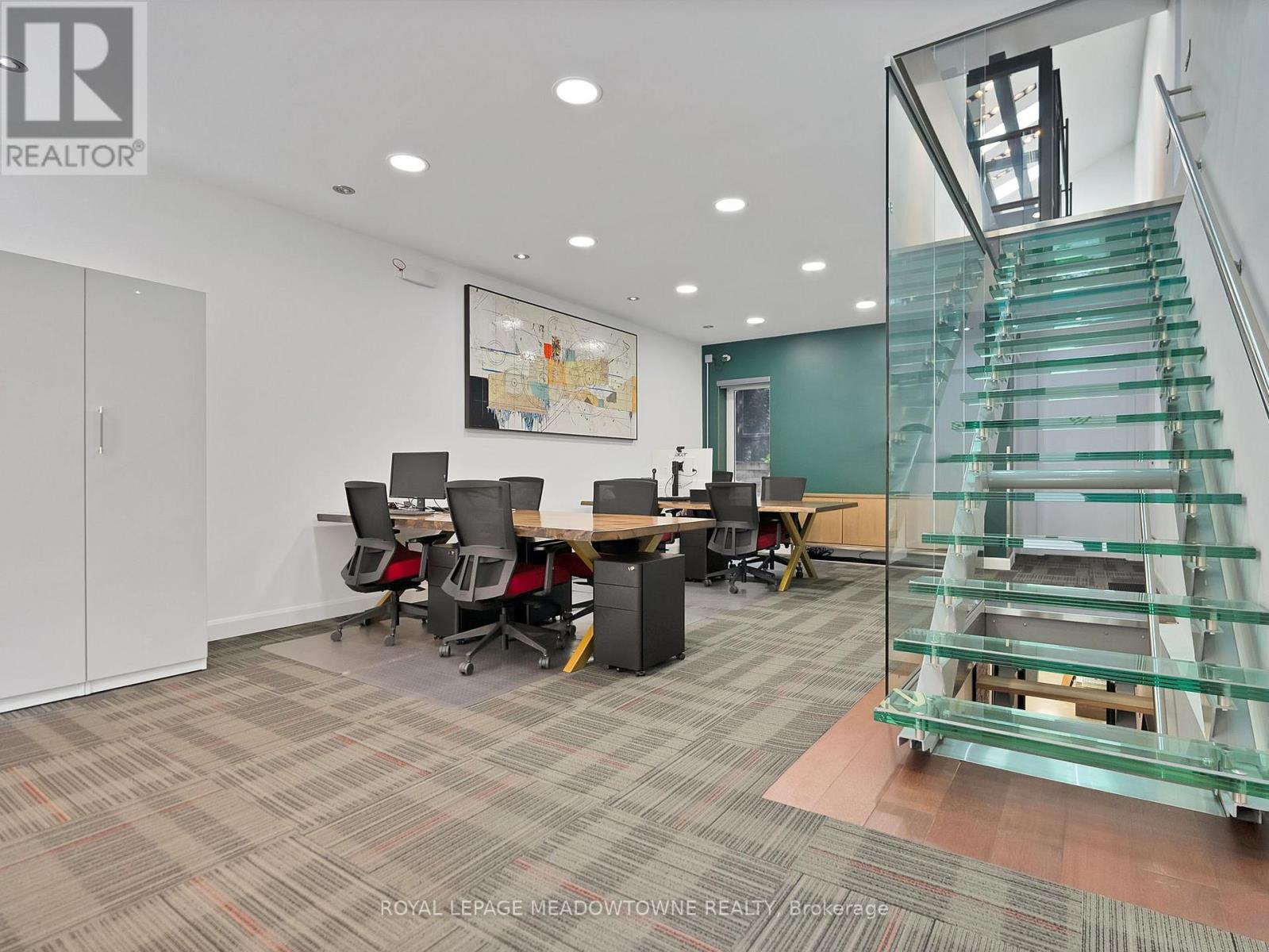 












544 RICHMOND STREET W

,
Toronto,




Ontario
M5V1Y4

