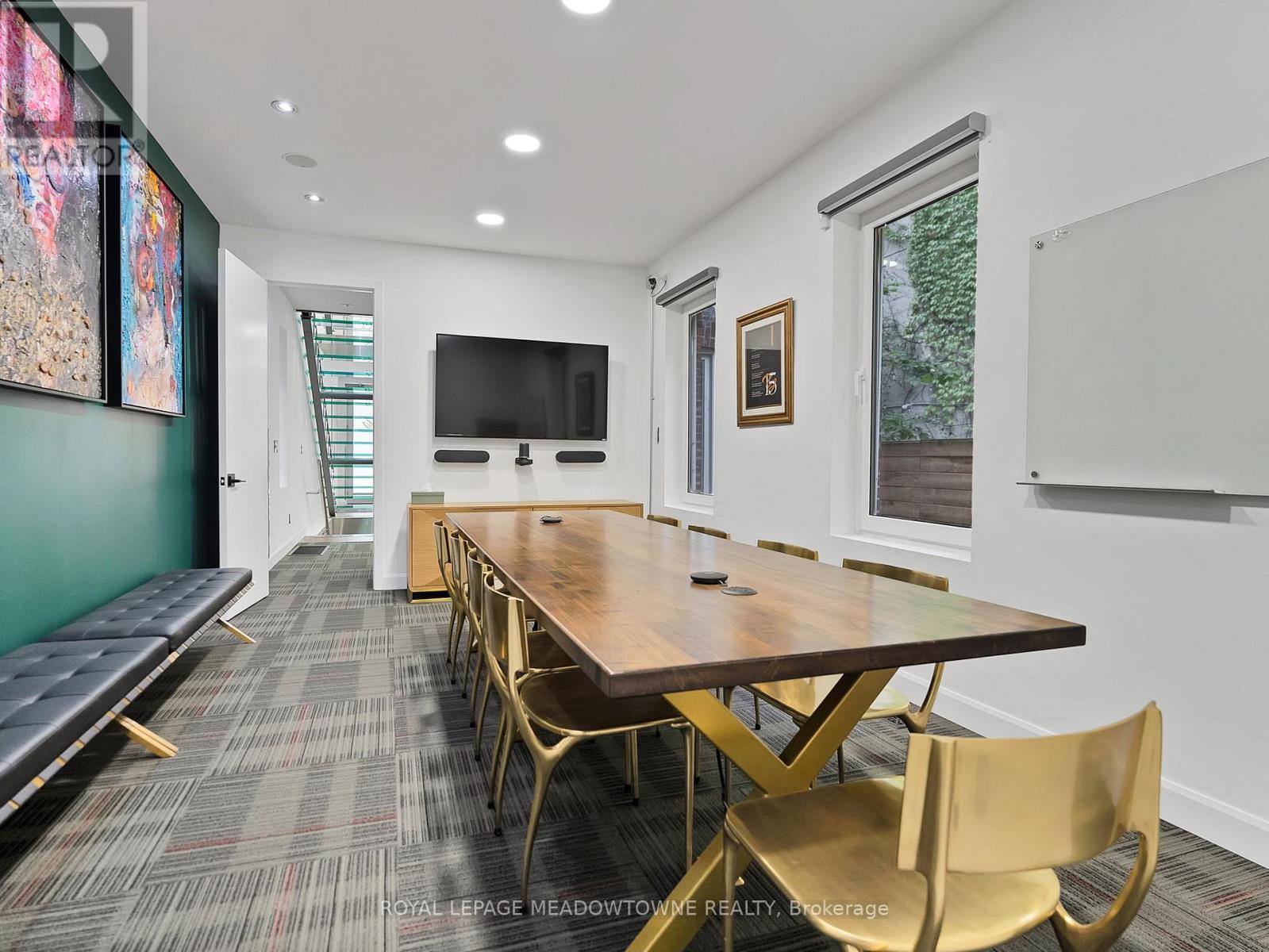 












544 RICHMOND STREET W

,
Toronto,




Ontario
M5V1Y4

