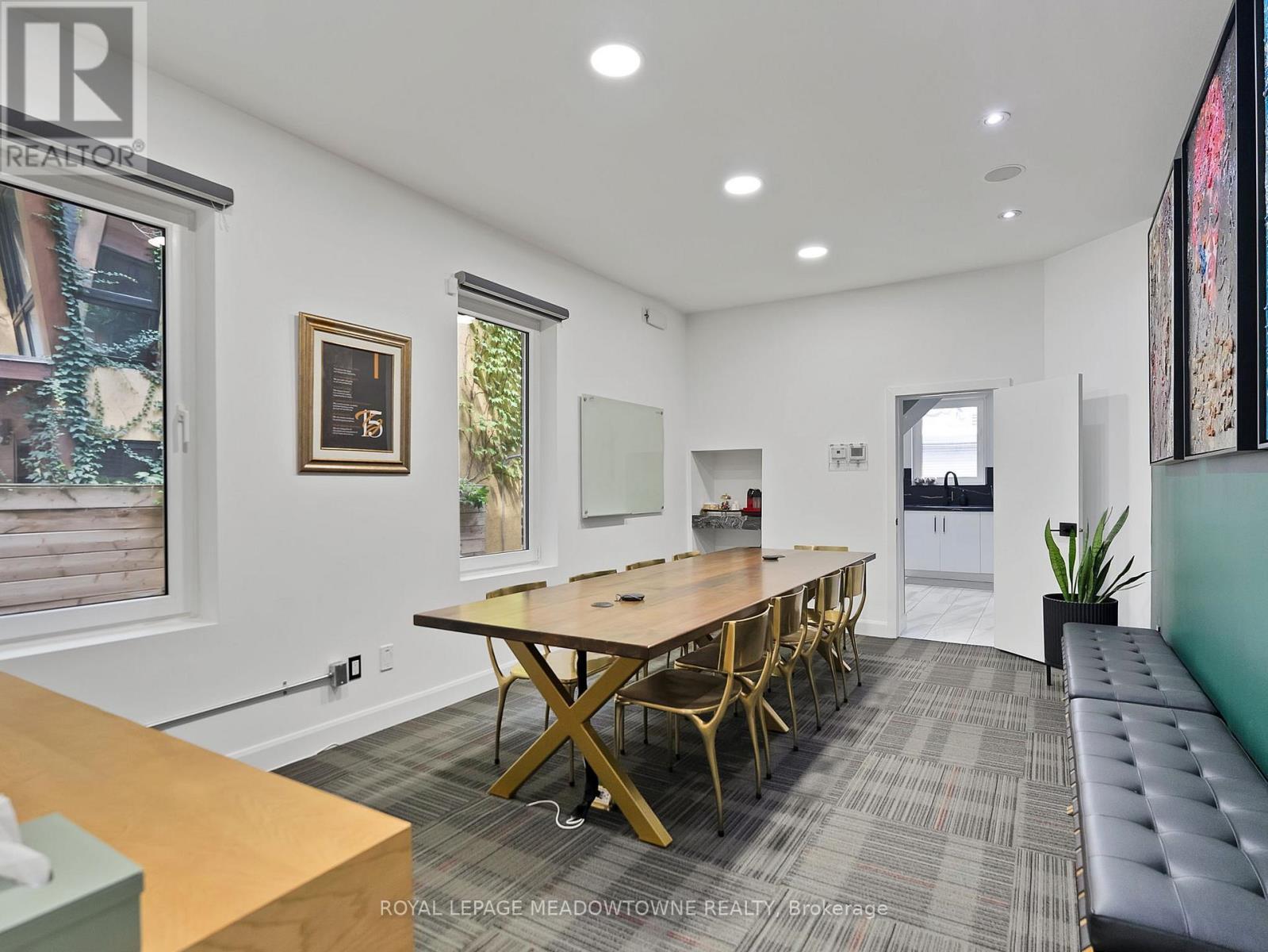 












544 RICHMOND STREET W

,
Toronto,




Ontario
M5V1Y4

