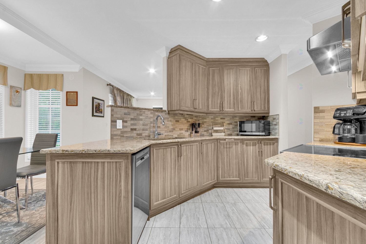 









37


Rue du Blainvillier

,
Blainville,




QC
J7C5B1

