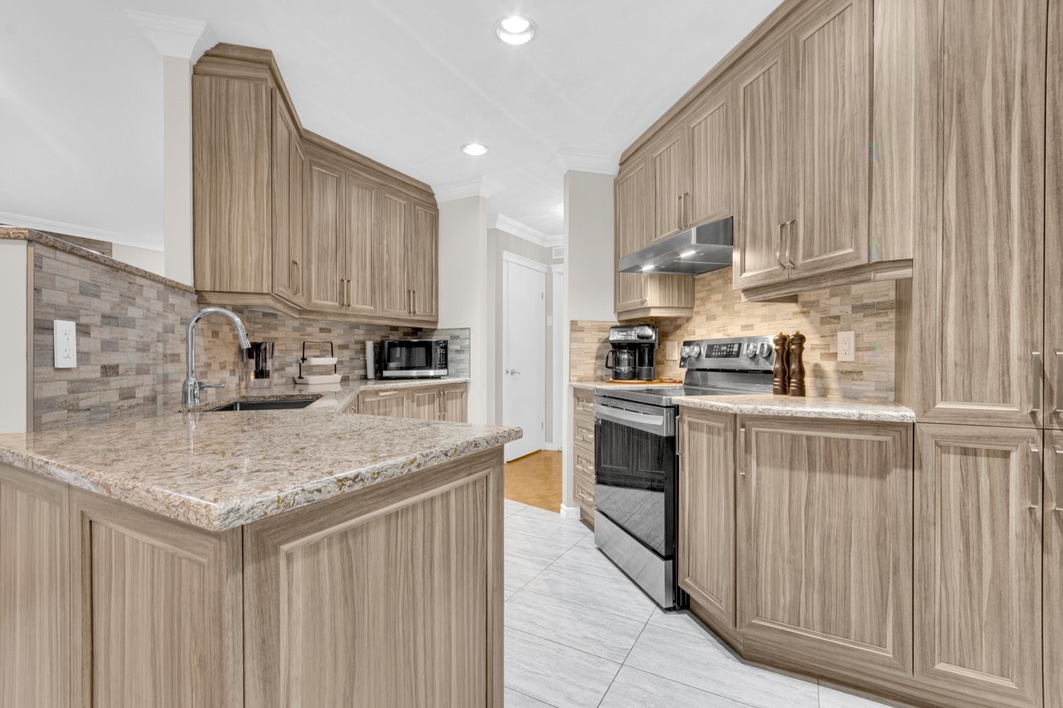 









37


Rue du Blainvillier

,
Blainville,




QC
J7C5B1


