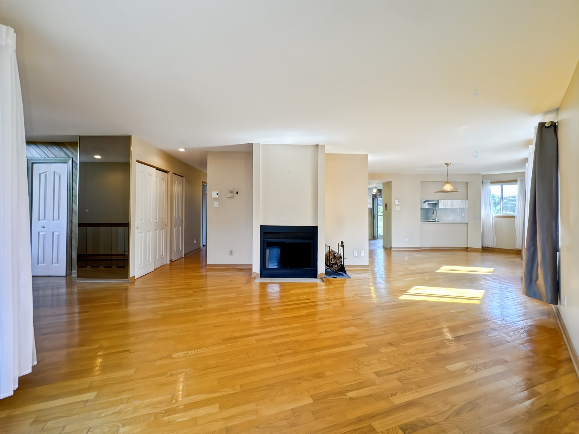 









516


Place Samuel-De Champlain

,
Boucherville,




QC
J4B6P7

