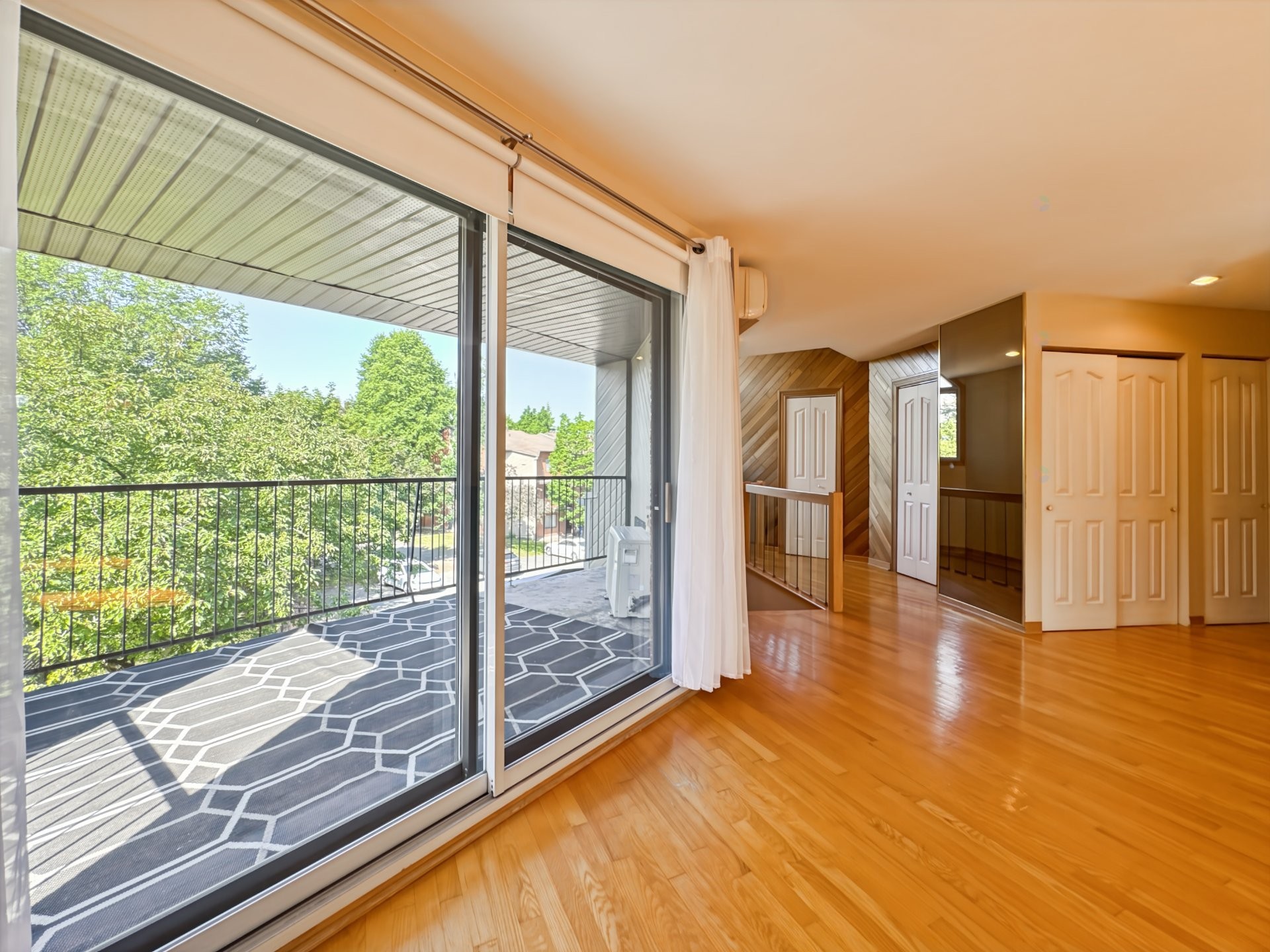 









516


Place Samuel-De Champlain

,
Boucherville,




QC
J4B6P7

