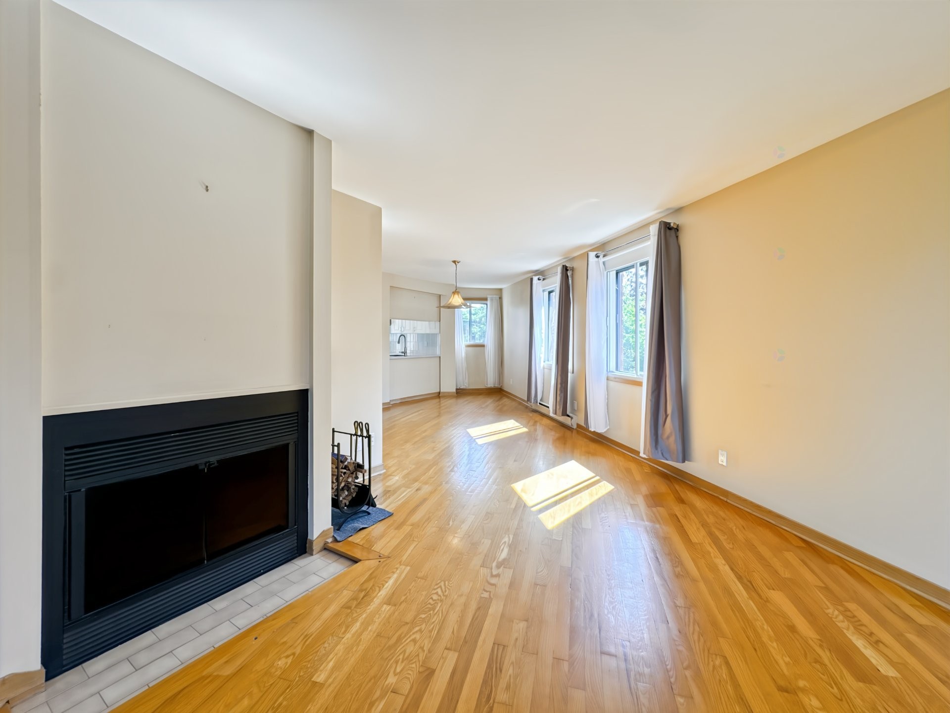 









516


Place Samuel-De Champlain

,
Boucherville,




QC
J4B6P7

