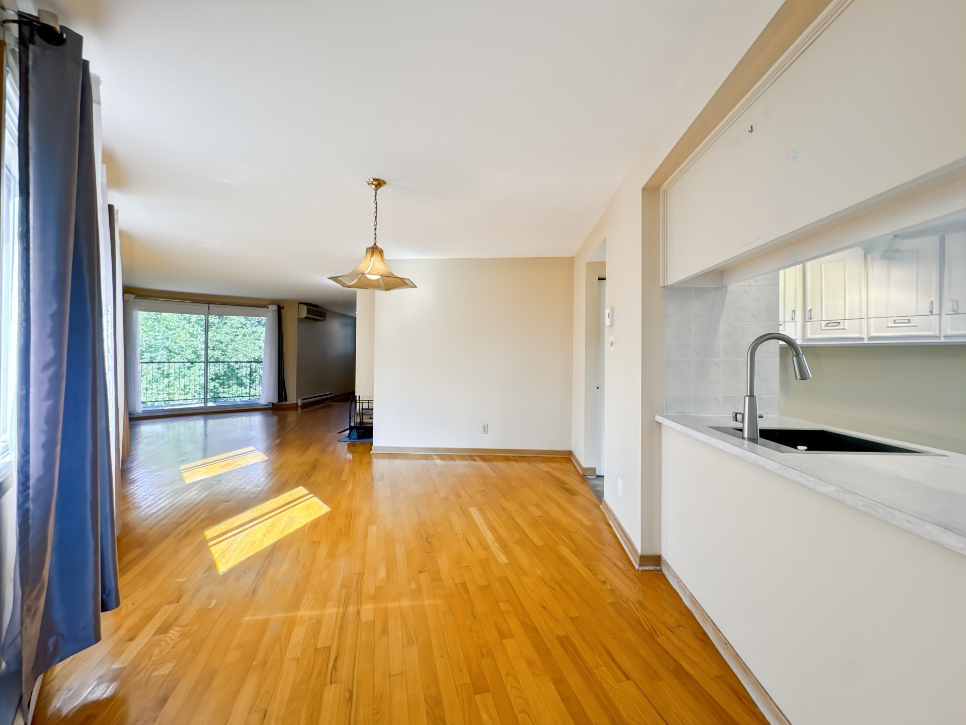 









516


Place Samuel-De Champlain

,
Boucherville,




QC
J4B6P7

