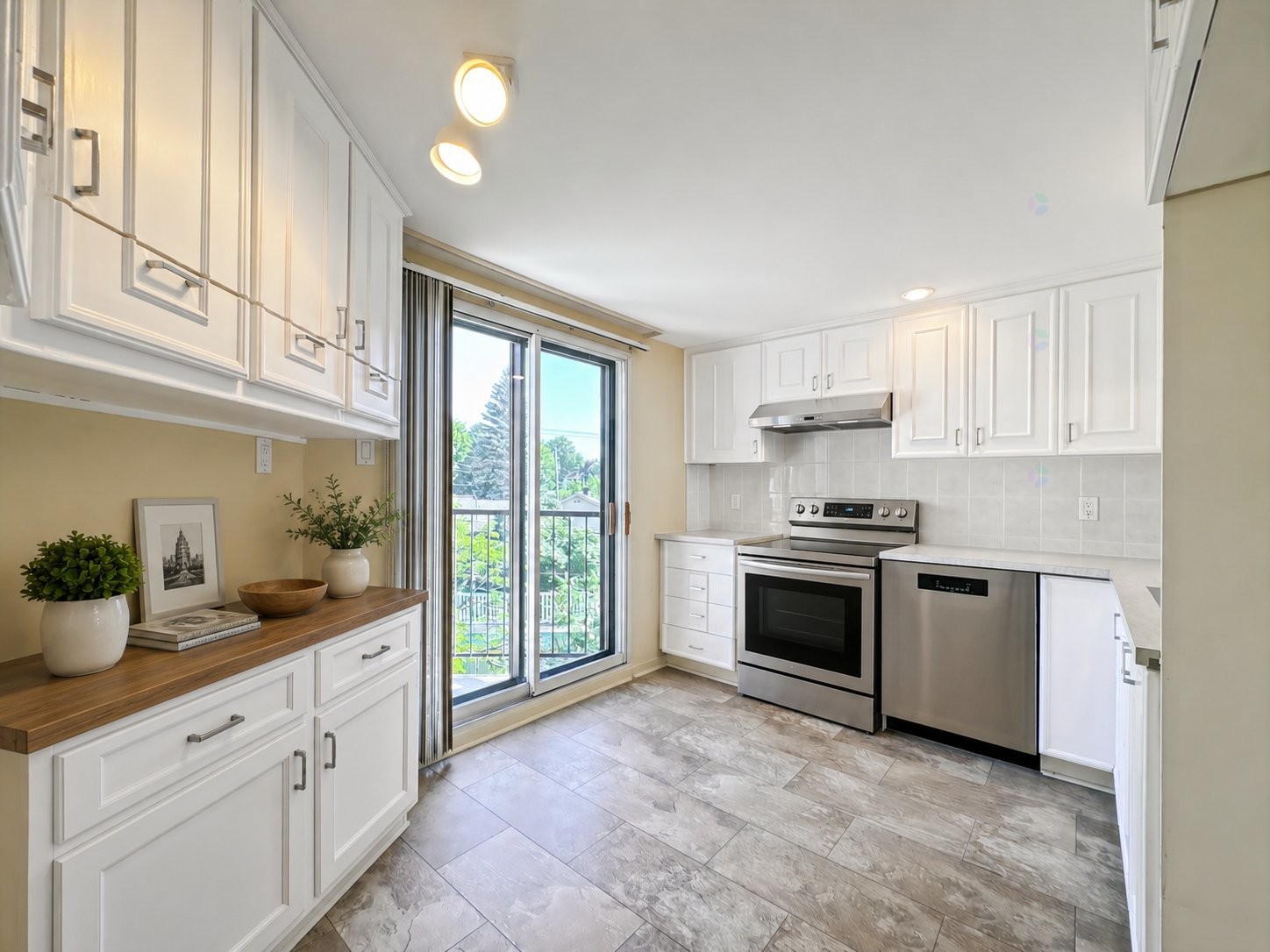 









516


Place Samuel-De Champlain

,
Boucherville,




QC
J4B6P7


