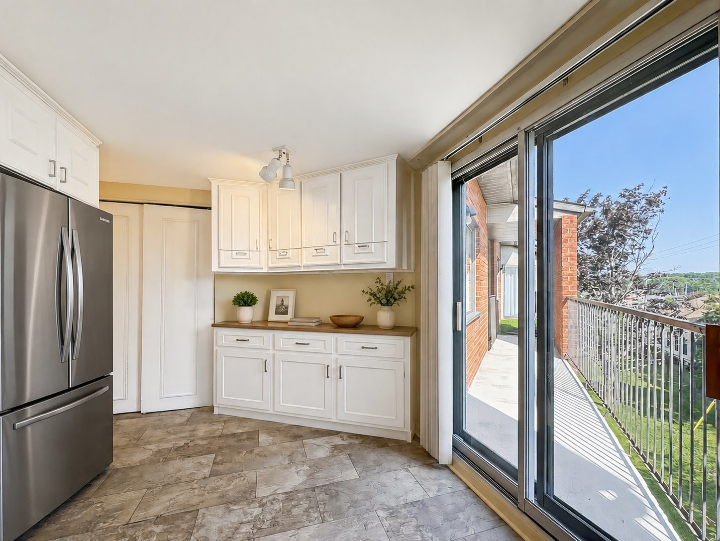 









516


Place Samuel-De Champlain

,
Boucherville,




QC
J4B6P7

