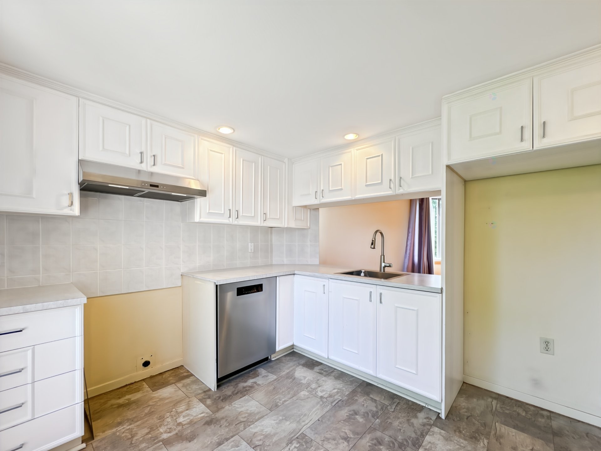 









516


Place Samuel-De Champlain

,
Boucherville,




QC
J4B6P7

