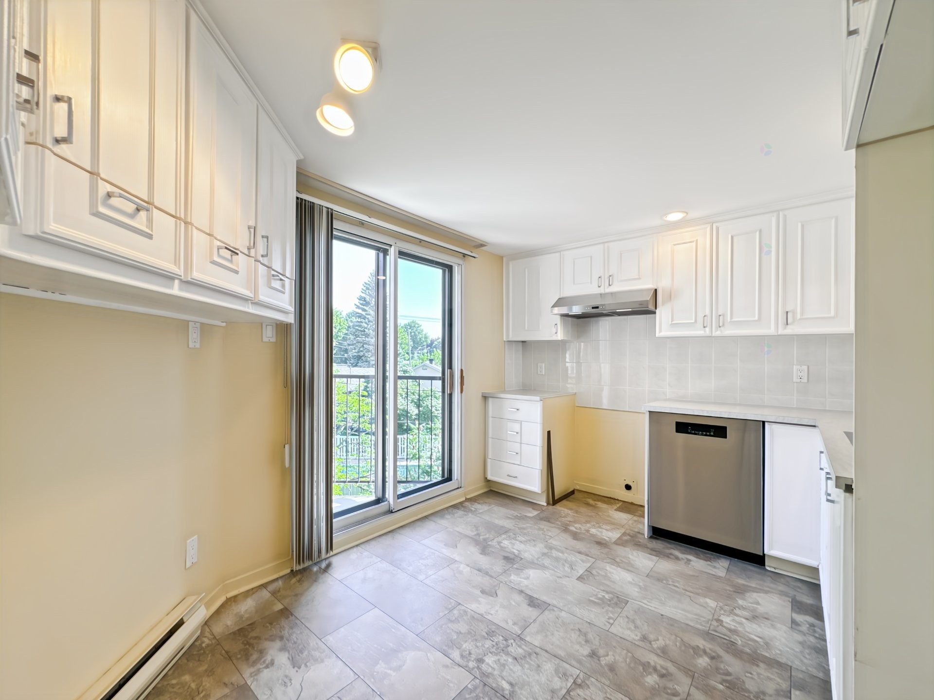 









516


Place Samuel-De Champlain

,
Boucherville,




QC
J4B6P7

