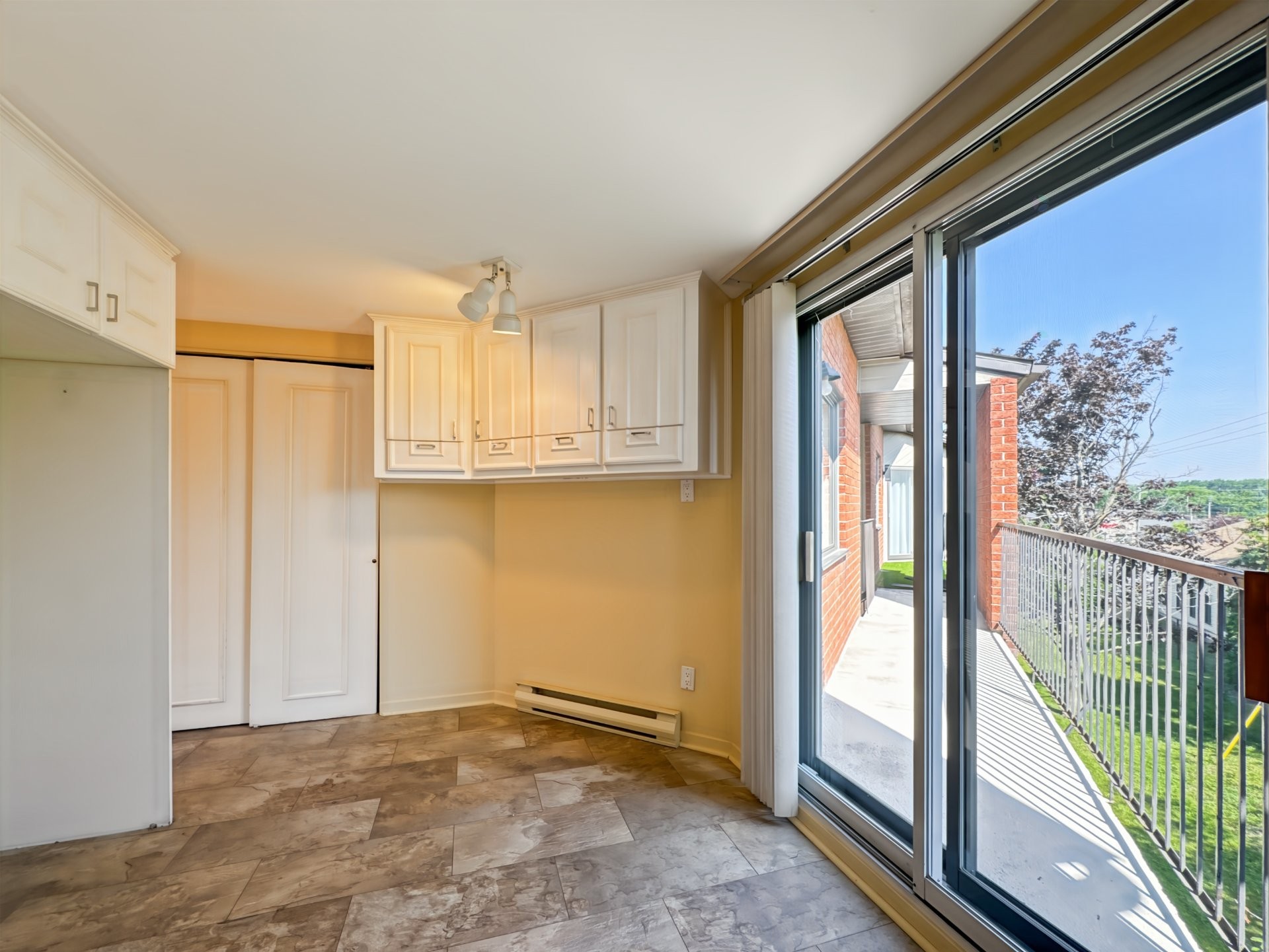 









516


Place Samuel-De Champlain

,
Boucherville,




QC
J4B6P7

