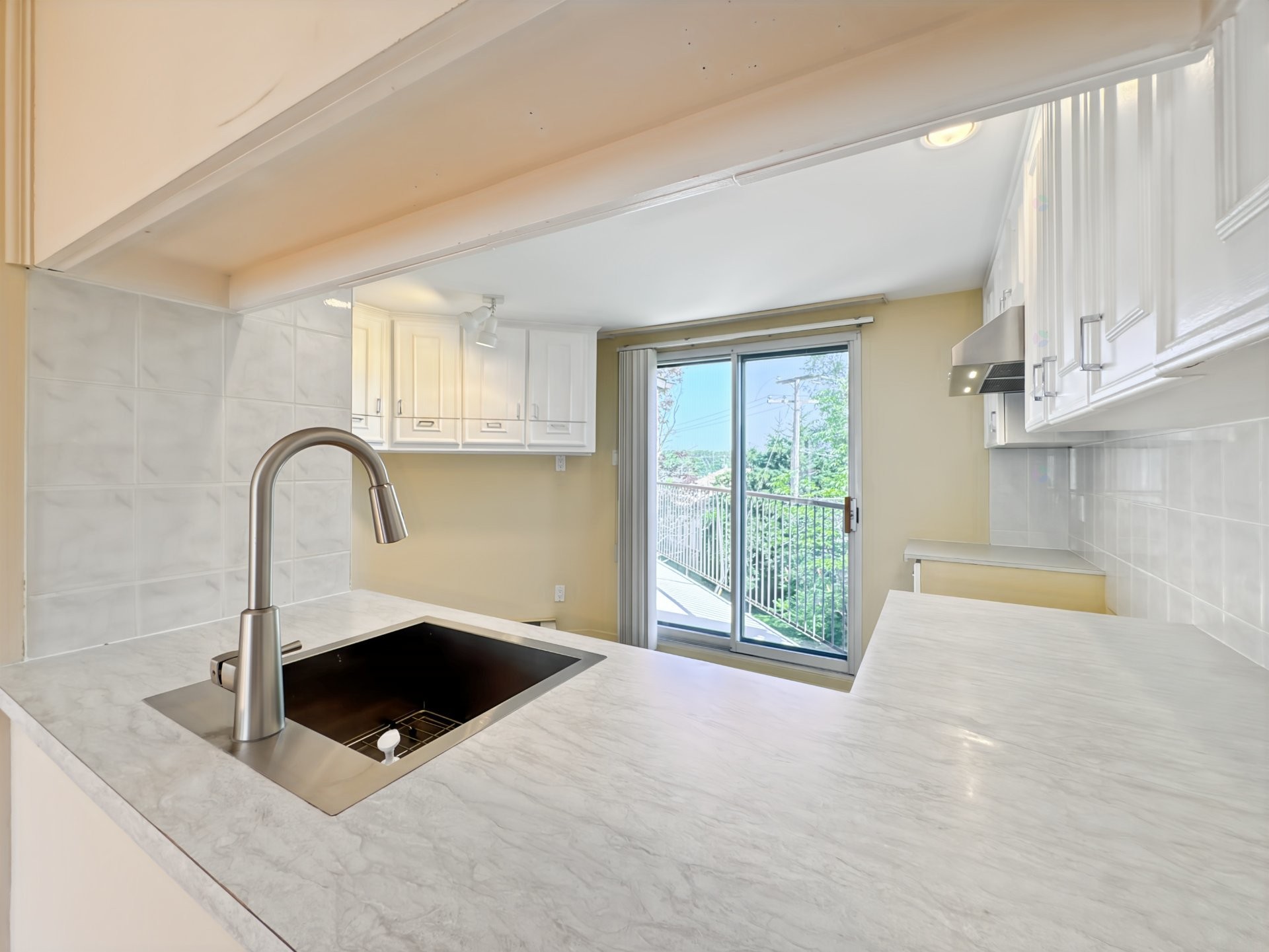 









516


Place Samuel-De Champlain

,
Boucherville,




QC
J4B6P7

