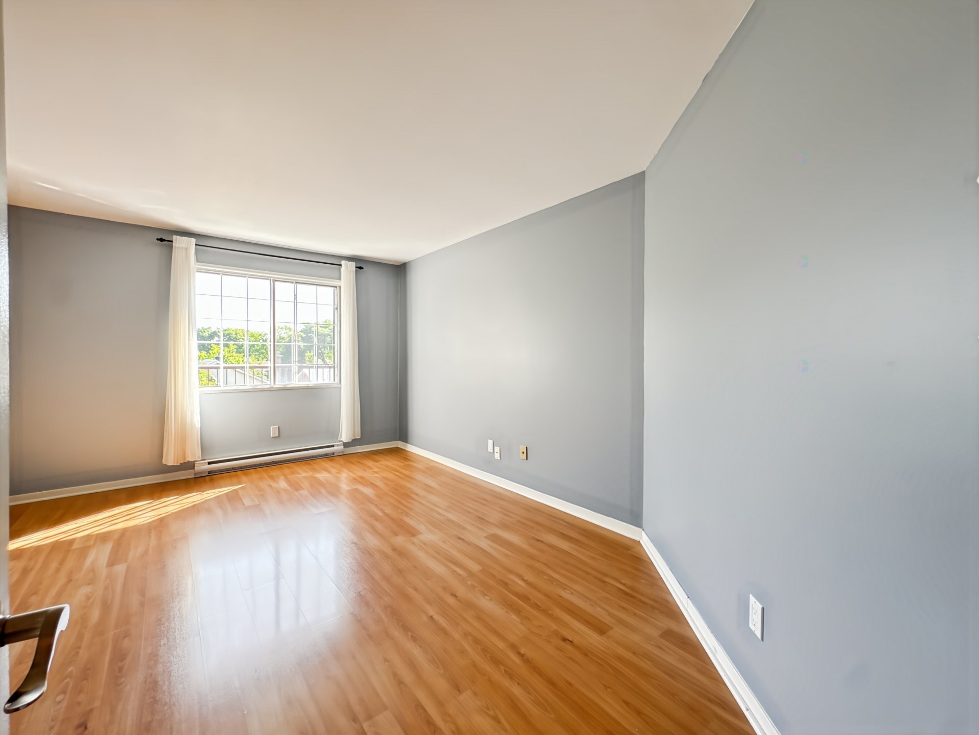 









516


Place Samuel-De Champlain

,
Boucherville,




QC
J4B6P7

