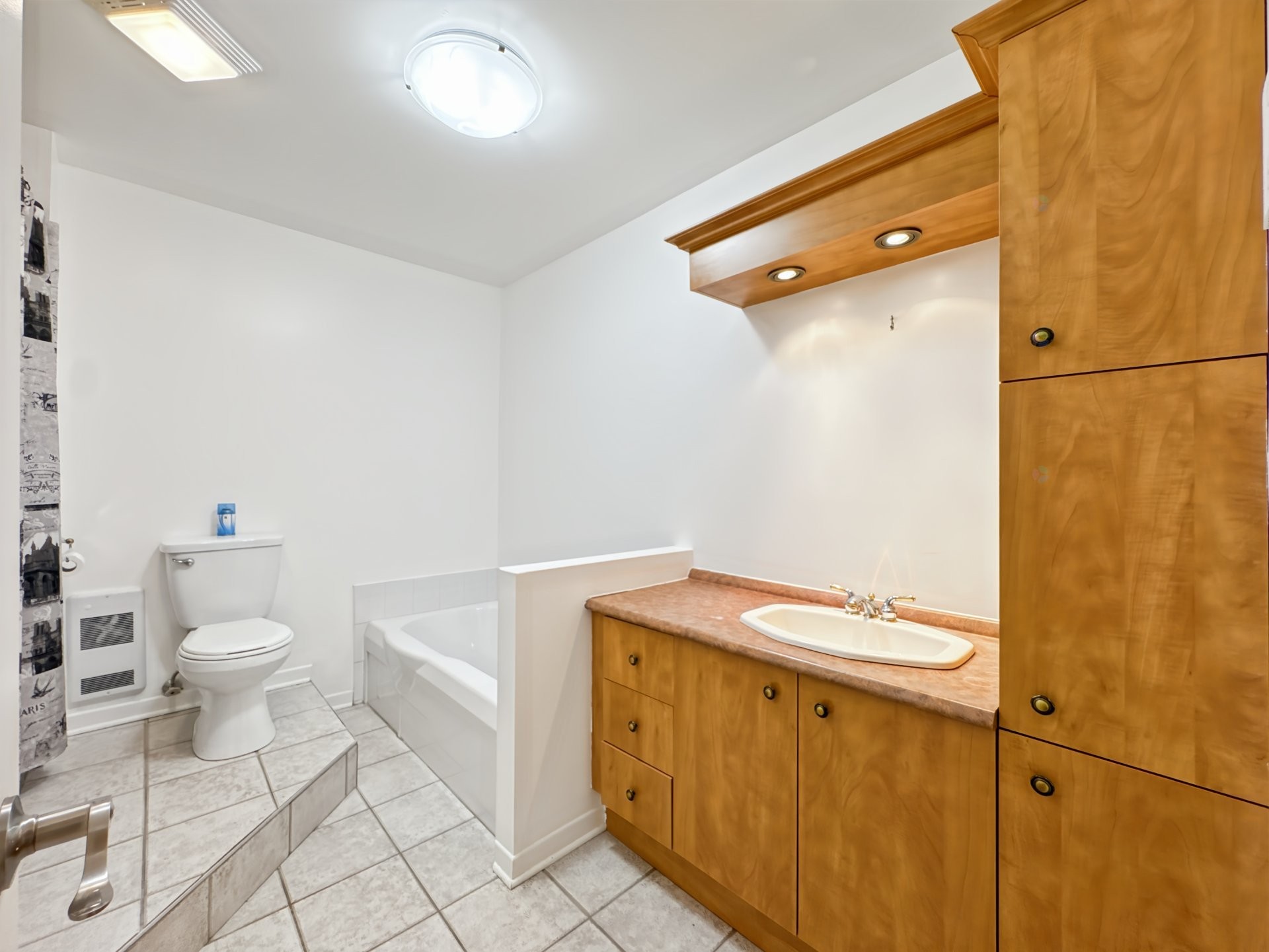 









516


Place Samuel-De Champlain

,
Boucherville,




QC
J4B6P7


