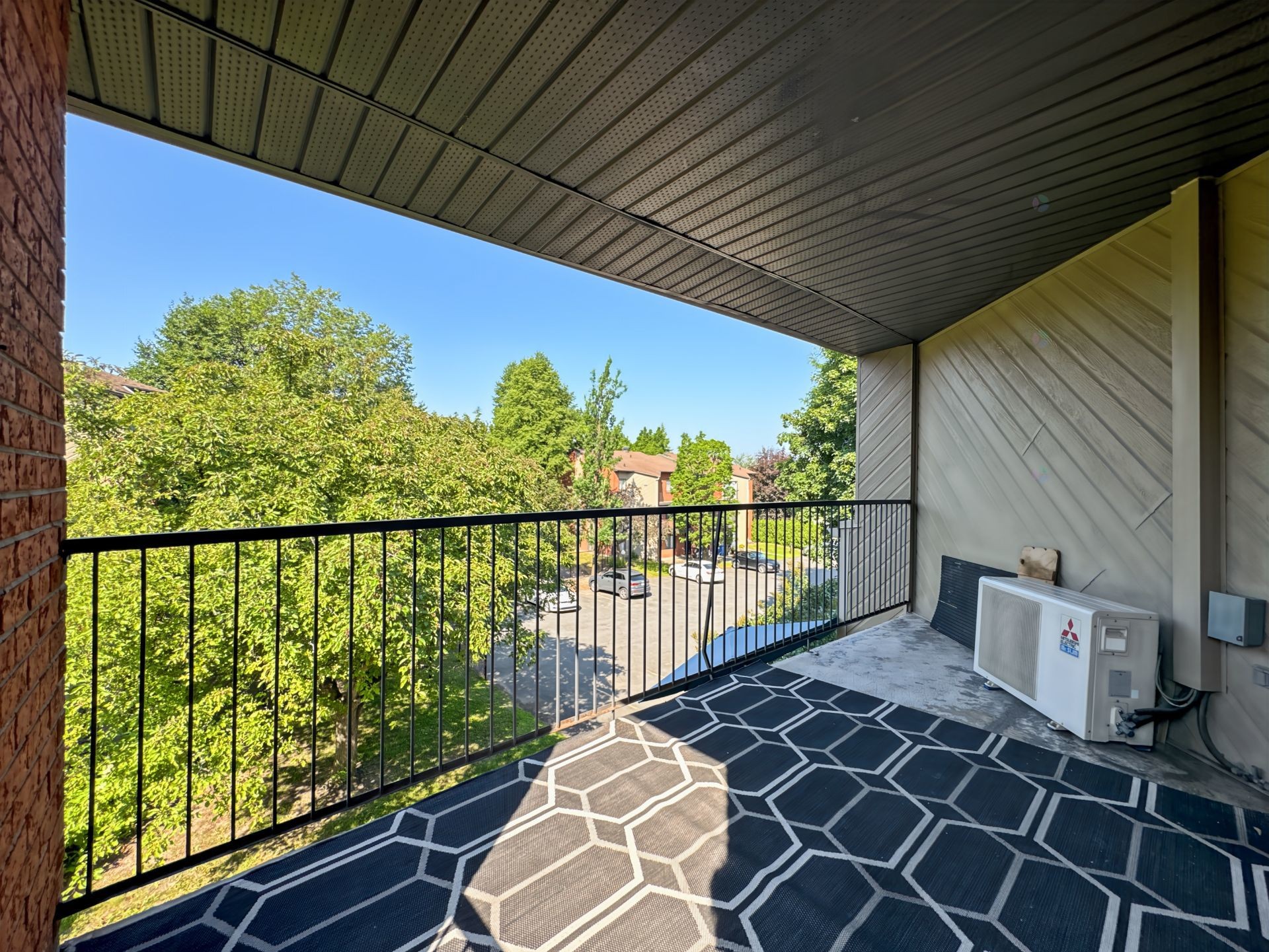 









516


Place Samuel-De Champlain

,
Boucherville,




QC
J4B6P7

