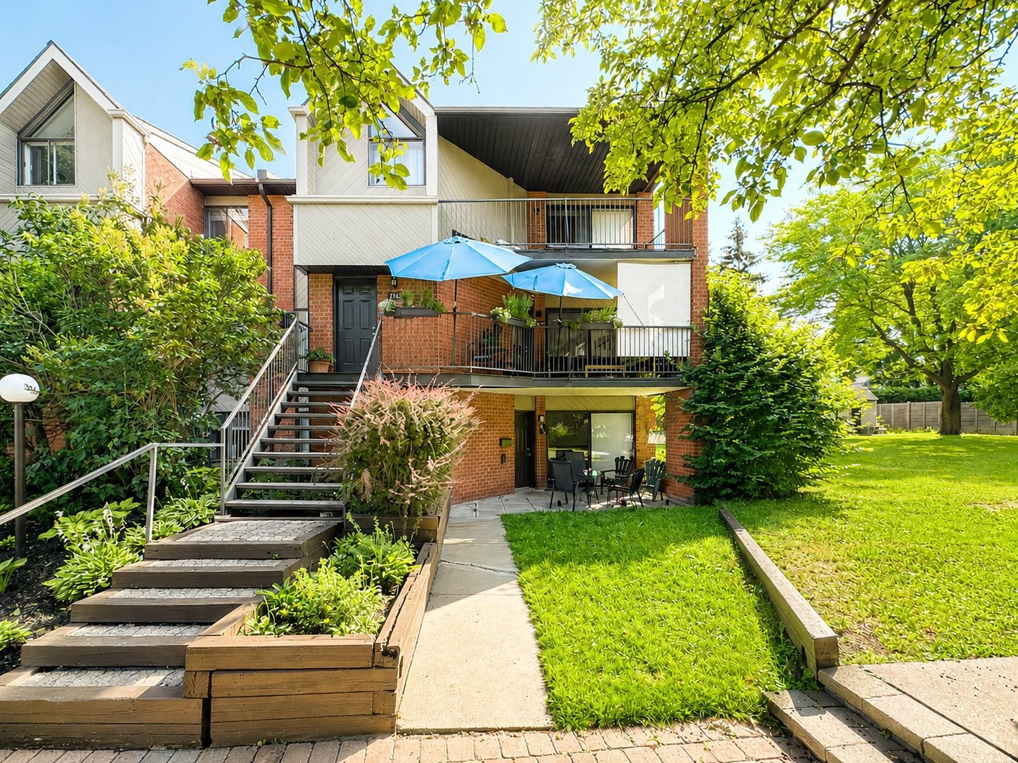 









516


Place Samuel-De Champlain

,
Boucherville,




QC
J4B6P7

