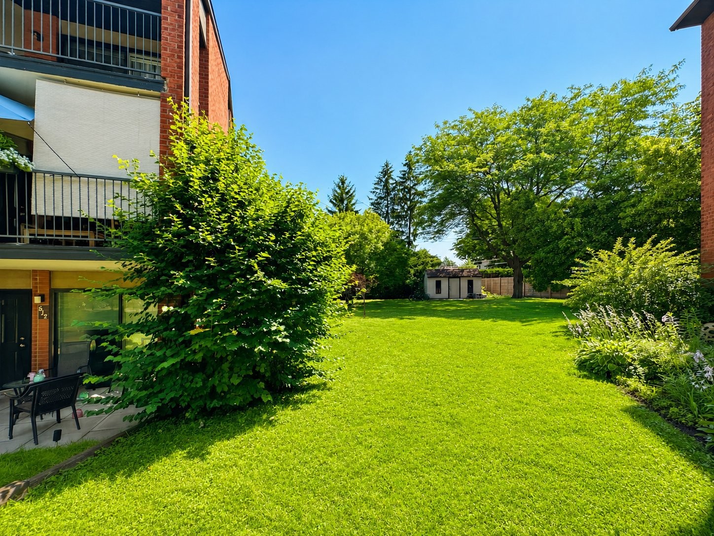 









516


Place Samuel-De Champlain

,
Boucherville,




QC
J4B6P7


