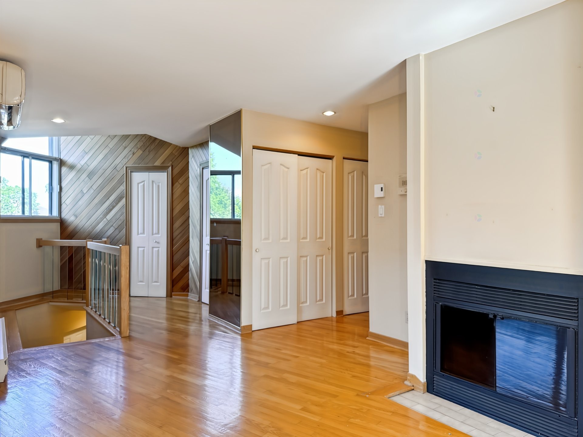









516


Place Samuel-De Champlain

,
Boucherville,




QC
J4B6P7

