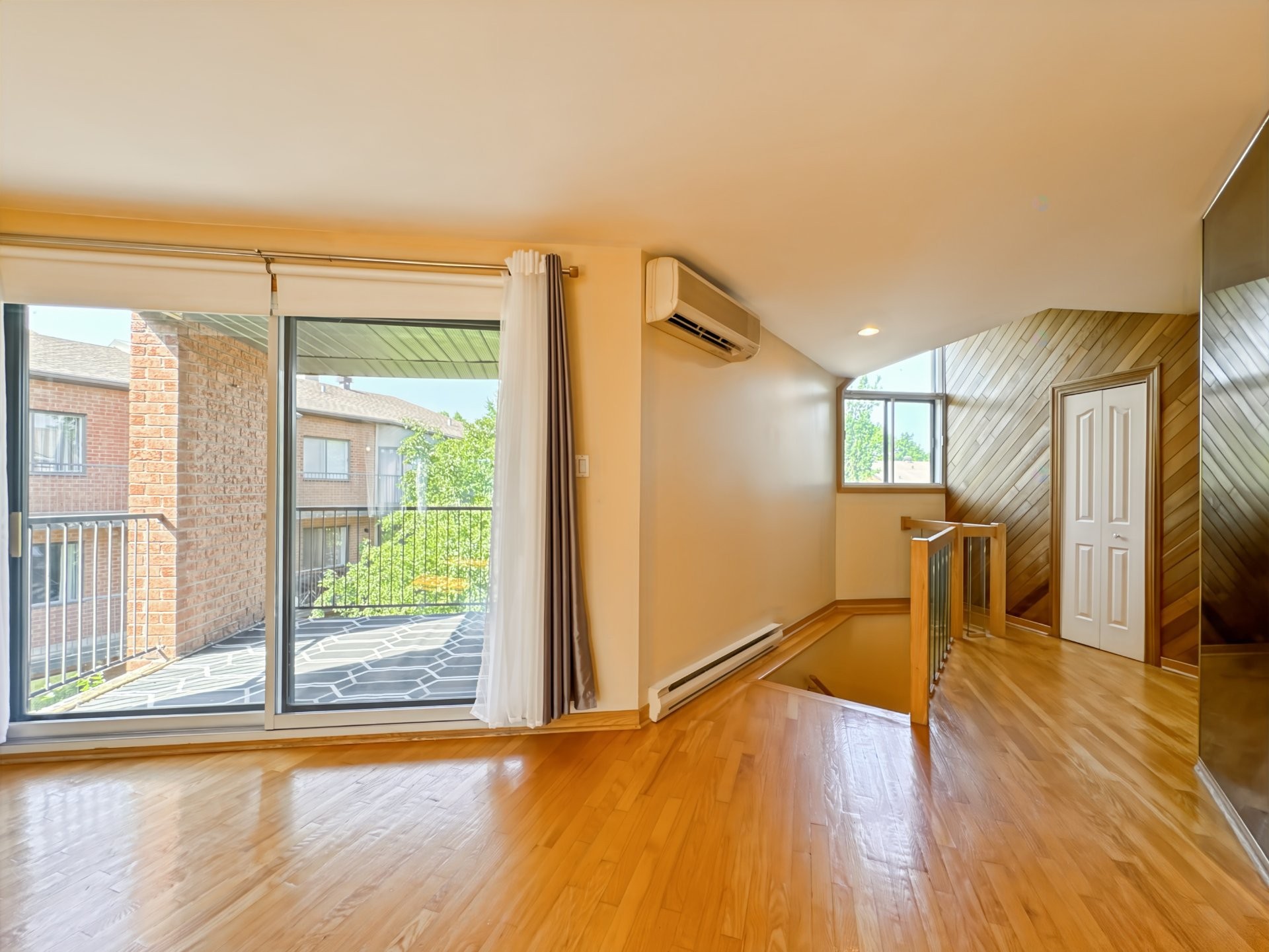 









516


Place Samuel-De Champlain

,
Boucherville,




QC
J4B6P7

