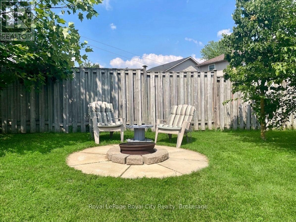 












119 MEADOWRIDGE DRIVE

,
St. Marys,




Ontario
N4X1E7

