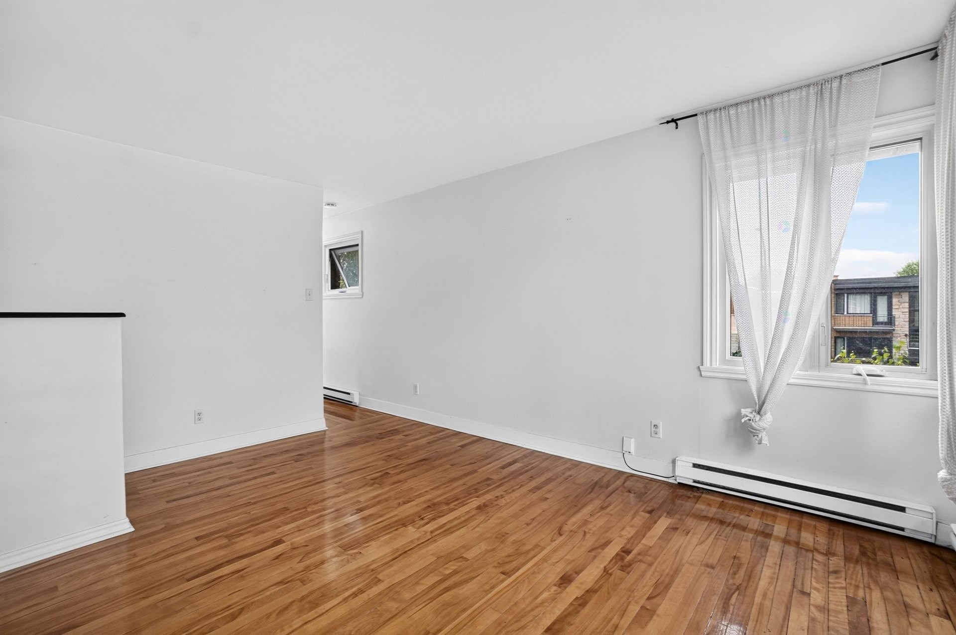 









10377


Place Prieur

,
Montréal (Ahuntsic-Cartierville),




QC
H3L3L3

