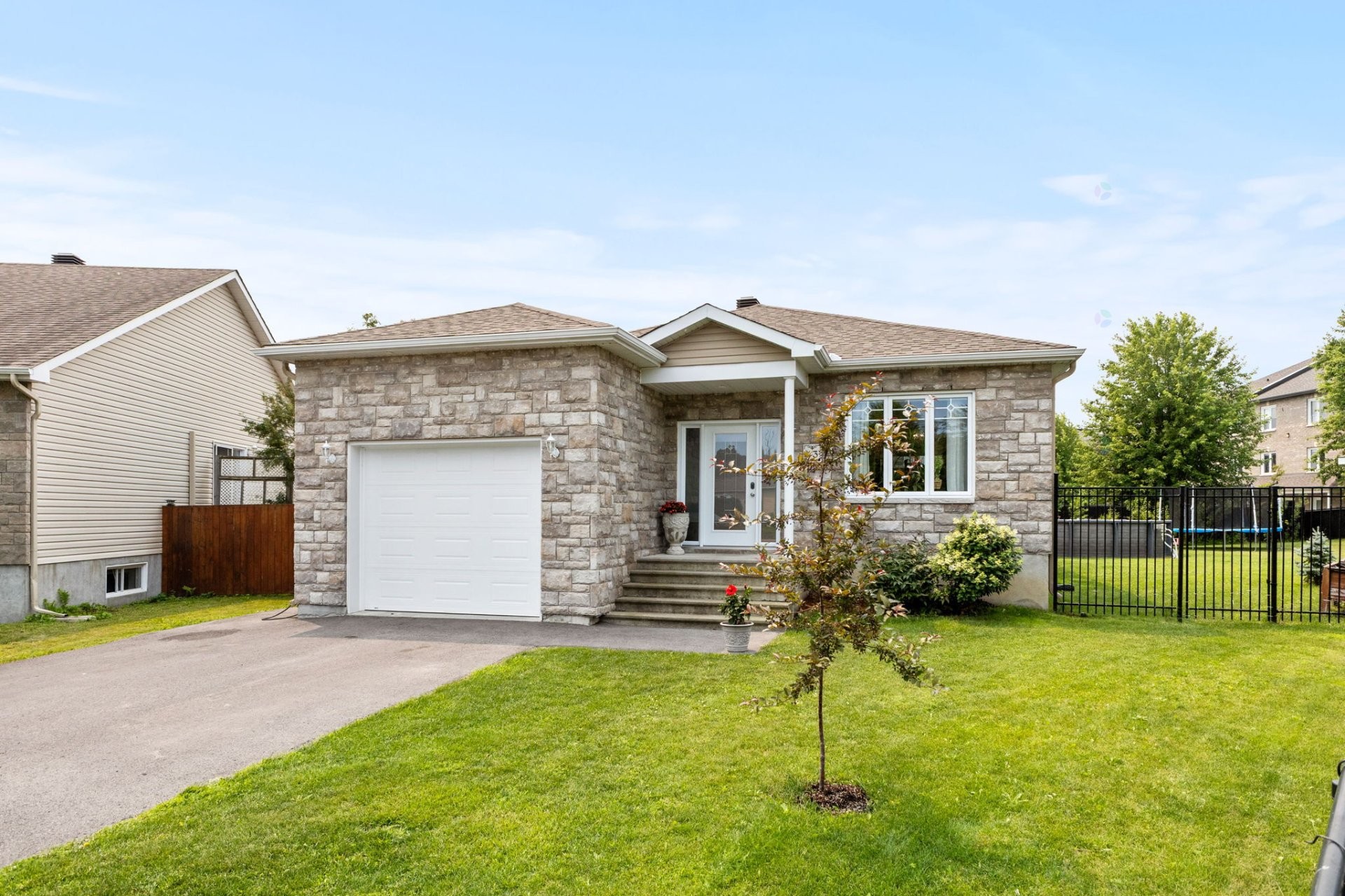 









43


Imp. Moïse-Gauthier

,
Gatineau (Buckingham),




QC
J8L0W3

