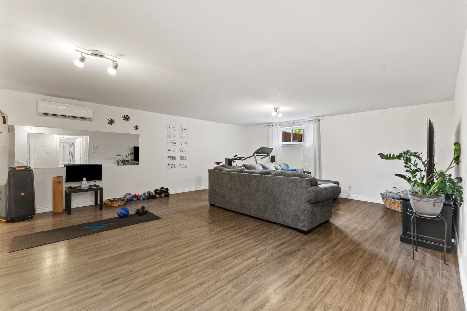 









43


Imp. Moïse-Gauthier

,
Gatineau (Buckingham),




QC
J8L0W3

