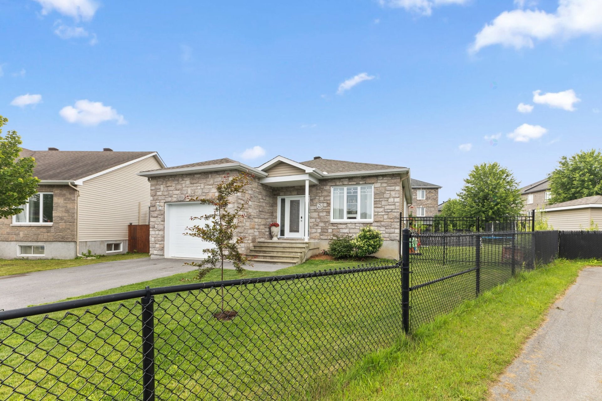 









43


Imp. Moïse-Gauthier

,
Gatineau (Buckingham),




QC
J8L0W3

