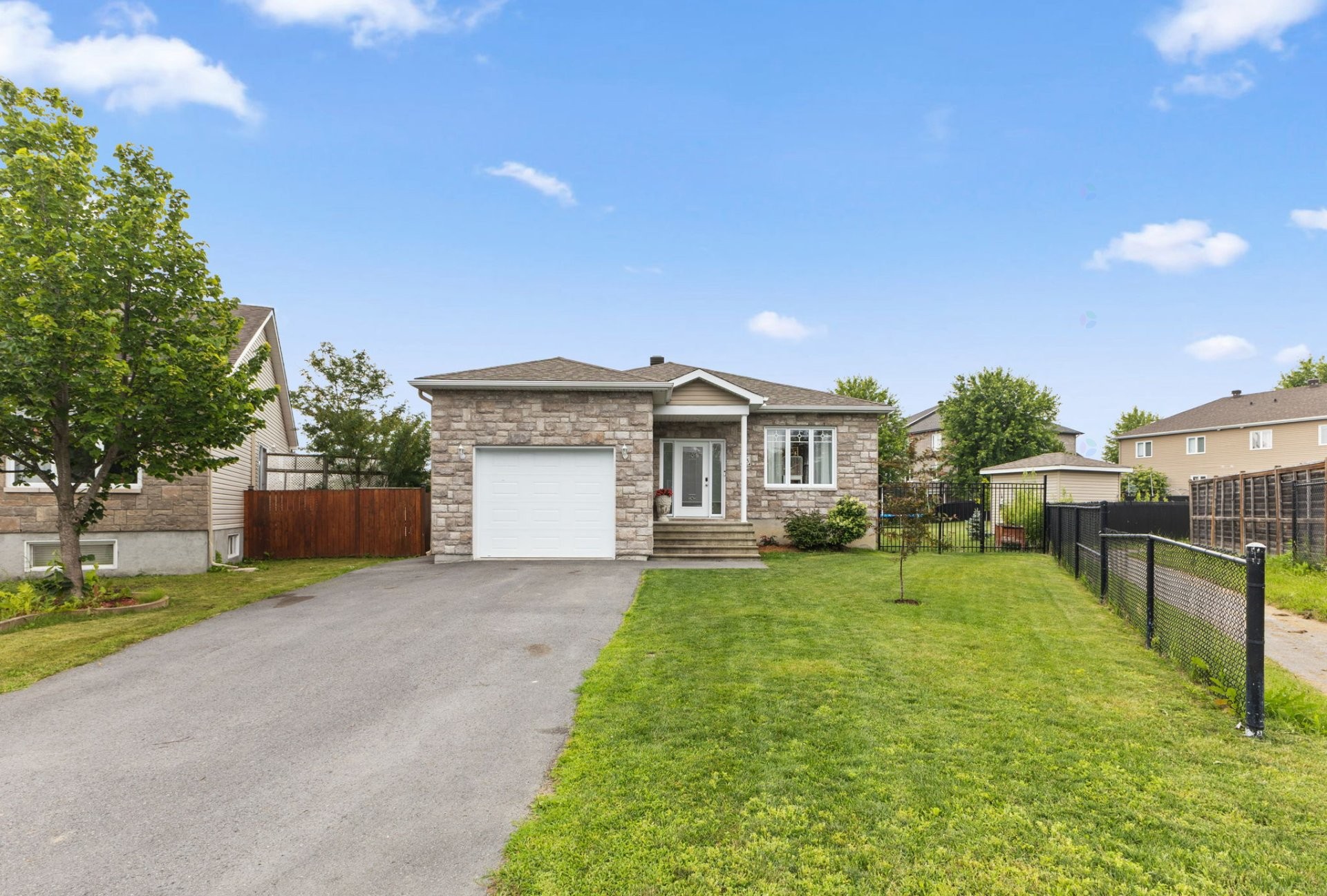 









43


Imp. Moïse-Gauthier

,
Gatineau (Buckingham),




QC
J8L0W3

