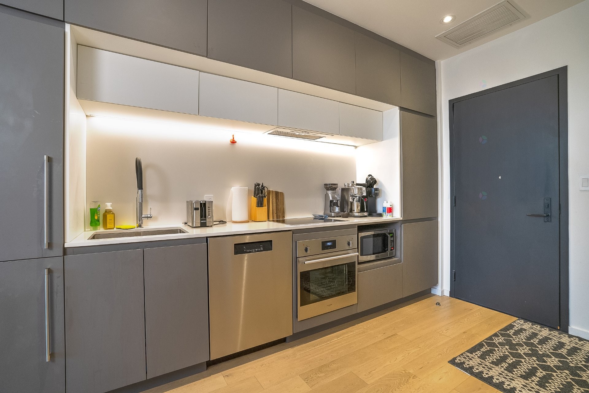 









1616


Rue des Bassins

, 808,
Montréal (Le Sud-Ouest),




QC
H3J0C3

