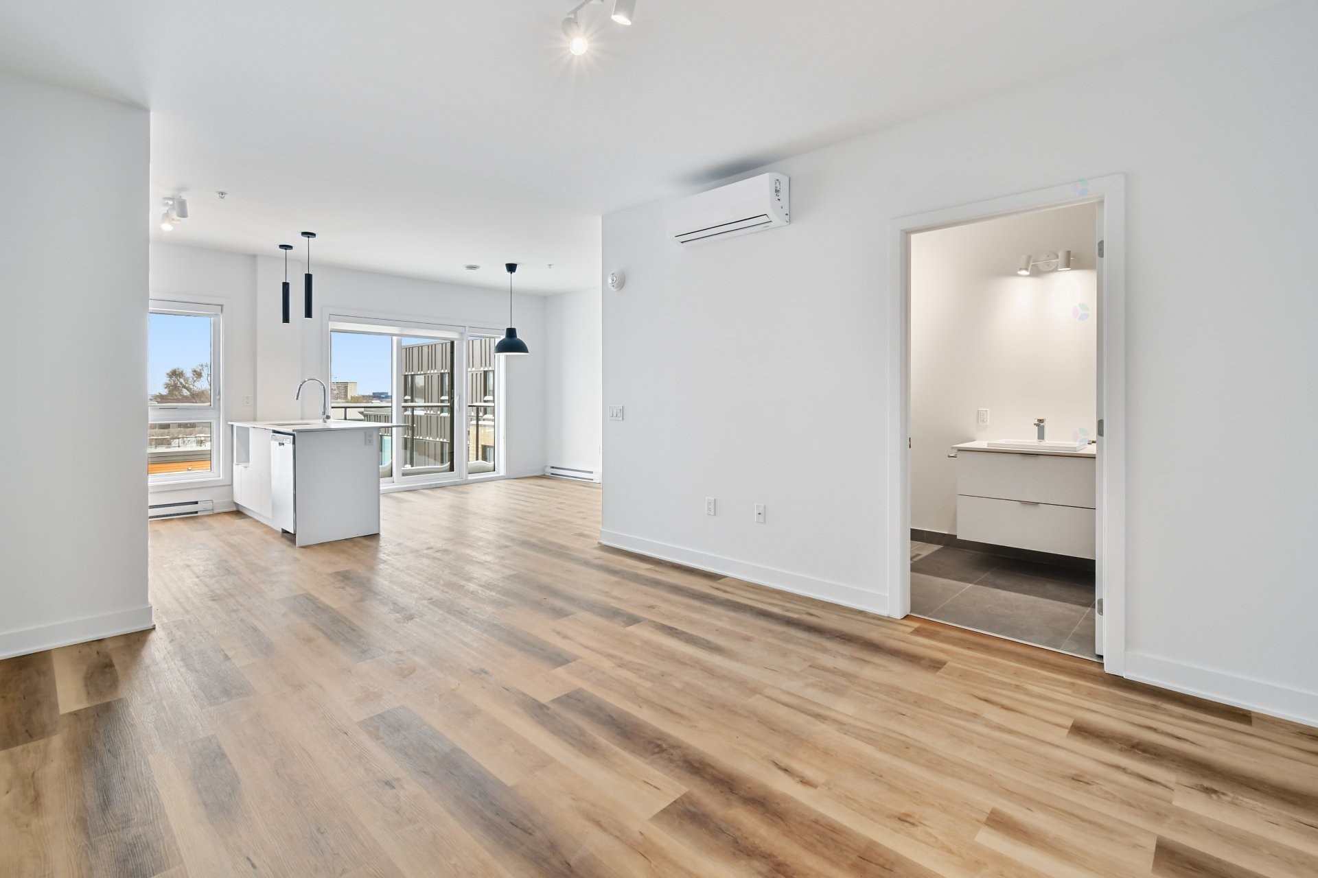 









2121


Av. Papineau

, 311,
Montréal (Ville-Marie),




QC
H2K0E6

