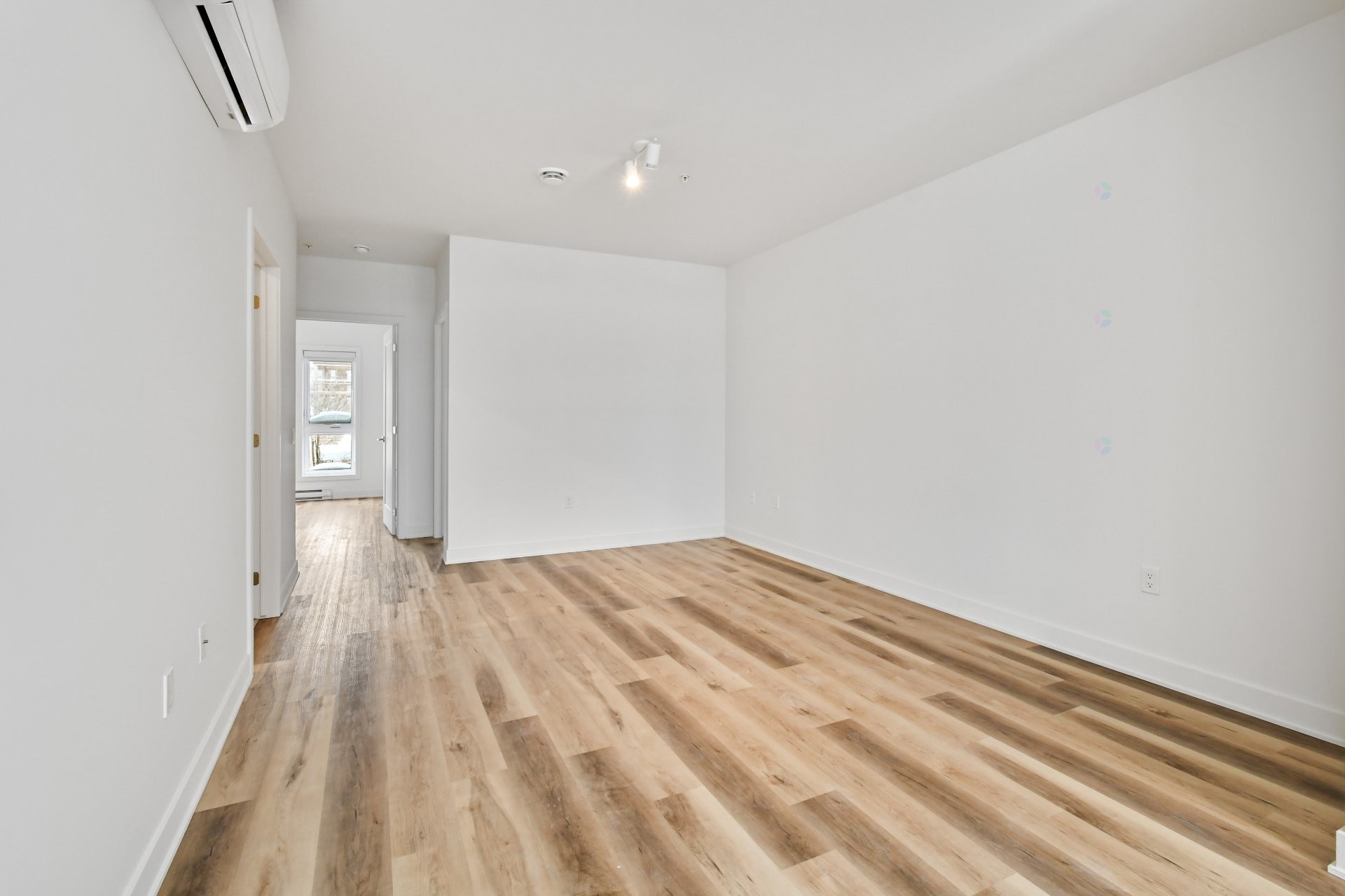 









2121


Av. Papineau

, 311,
Montréal (Ville-Marie),




QC
H2K0E6

