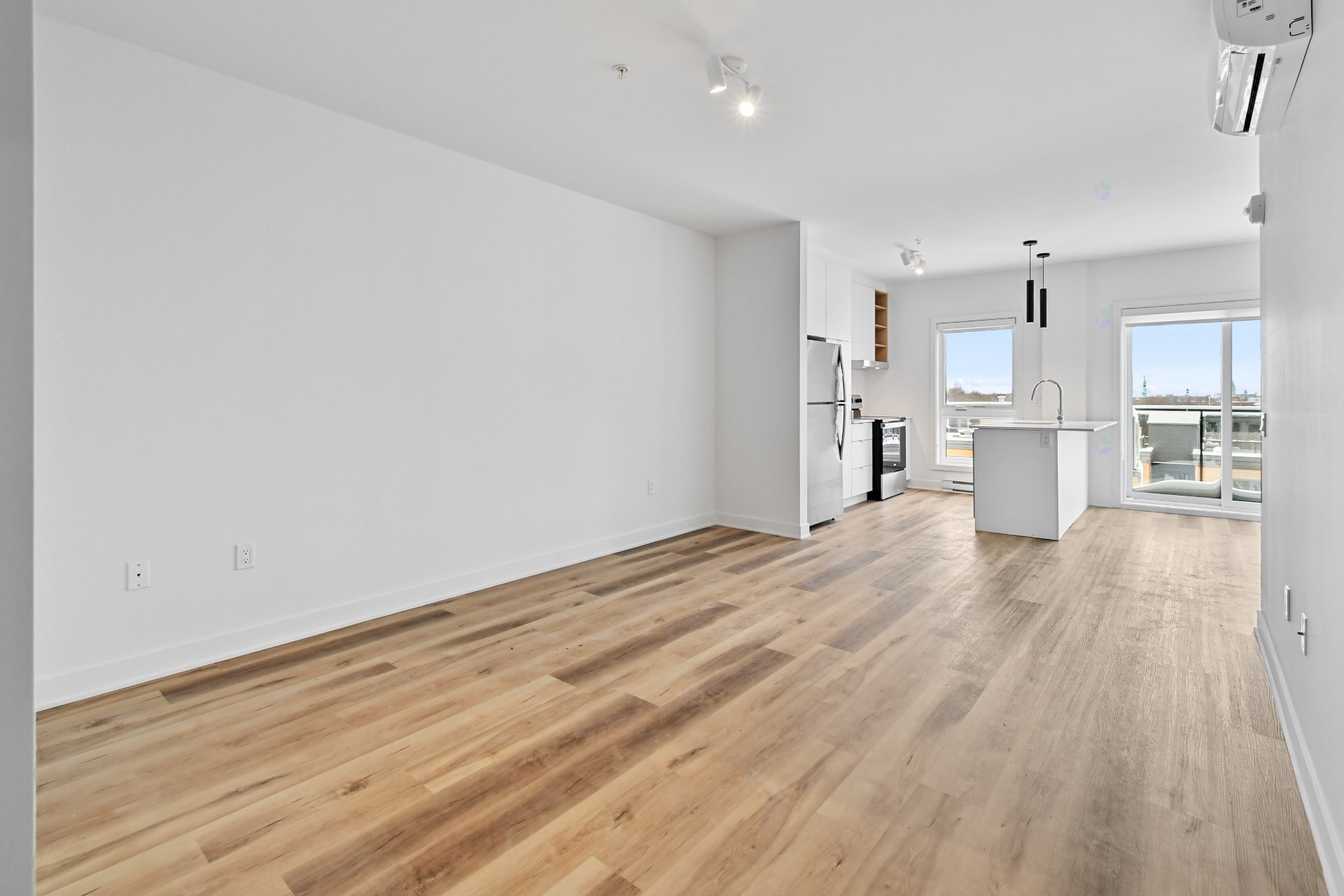 









2121


Av. Papineau

, 311,
Montréal (Ville-Marie),




QC
H2K0E6

