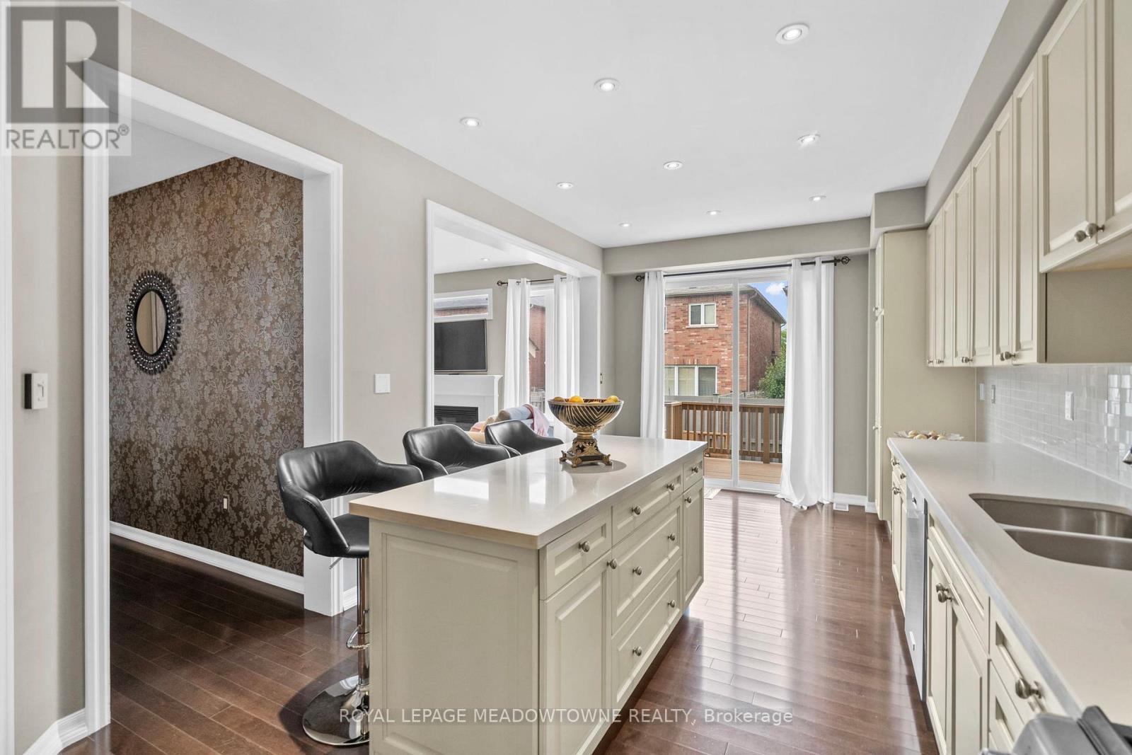 












589 BARTLEMAN TERRACE

,
Milton,




Ontario
L9T6Z4

