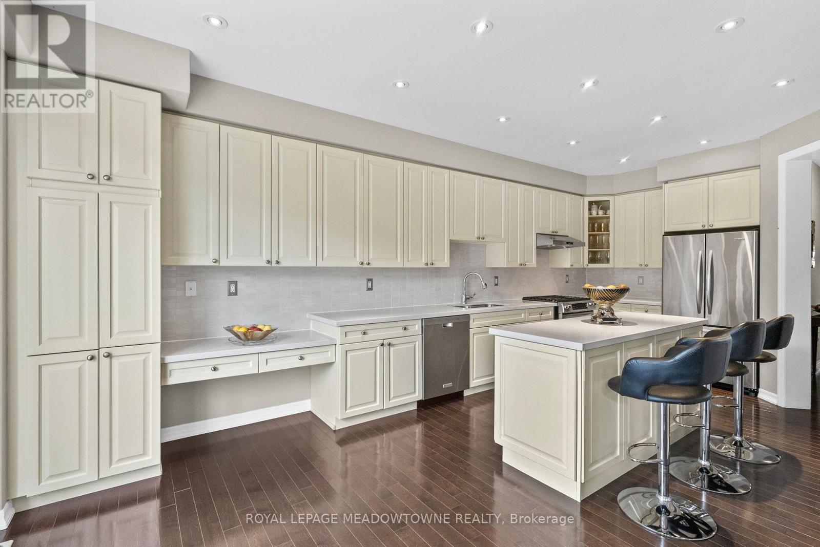 












589 BARTLEMAN TERRACE

,
Milton,




Ontario
L9T6Z4

